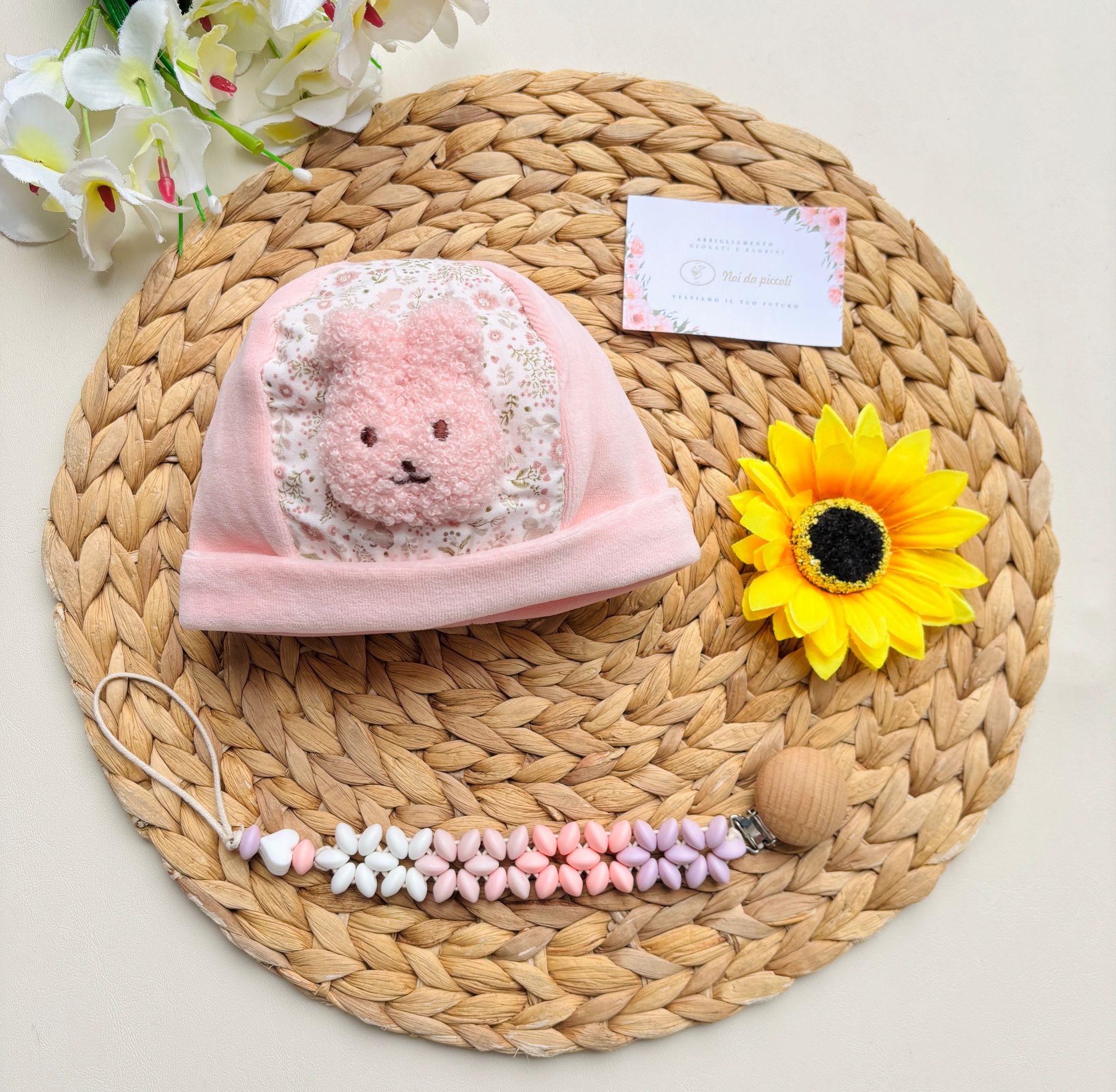 CAPPELLINO IN CINIGLIA CON FIORELLINI E ORSETTO ROSA - Noi da piccoli