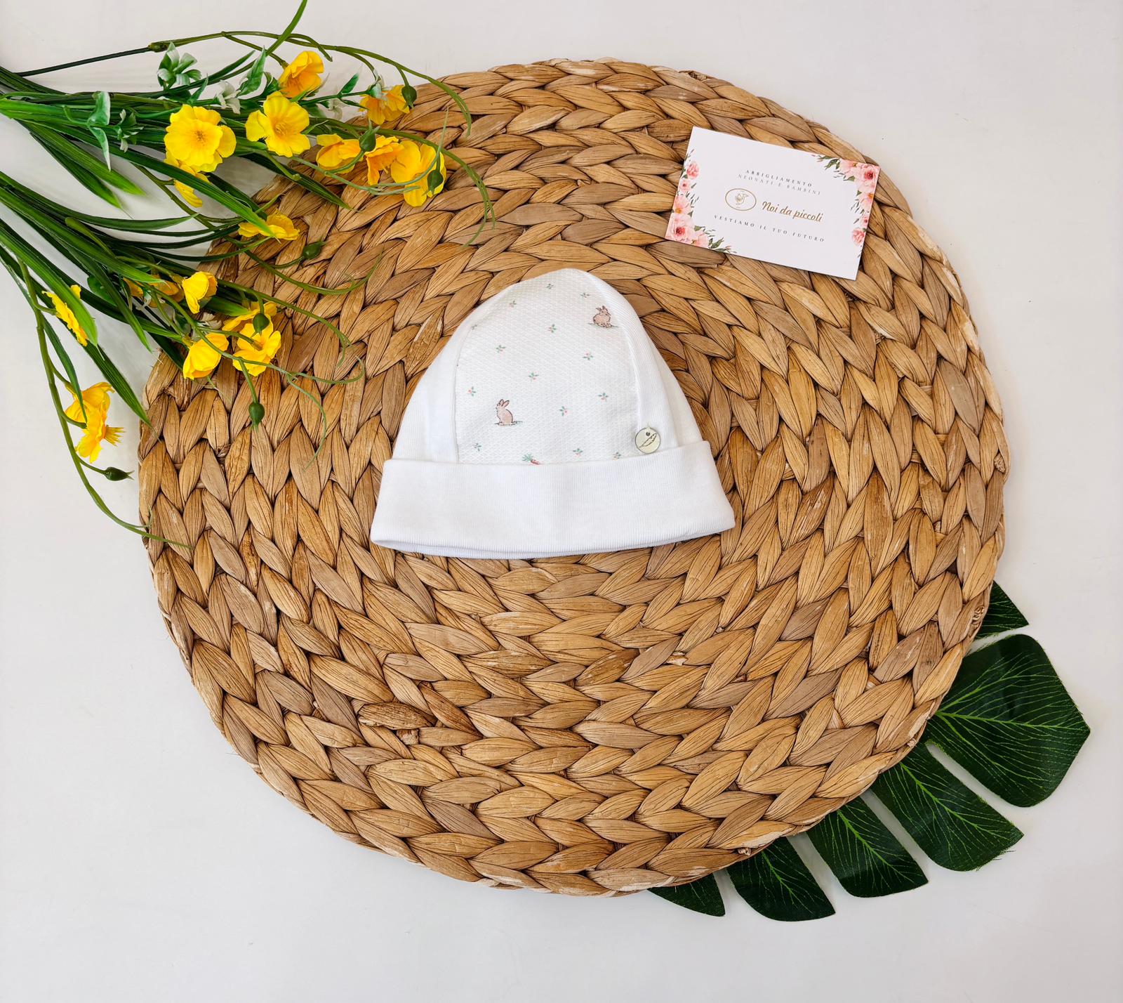 CAPPELLINO IN COTONE CON CONIGLIETTI BIANCO - Noi da piccoli
