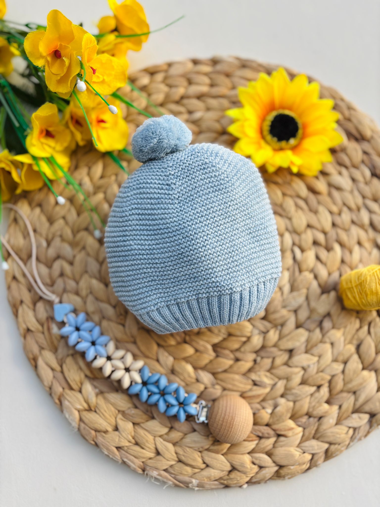 CAPPELLINO IN FILATO CALDO CON POMPON AZUL - Noi da piccoli