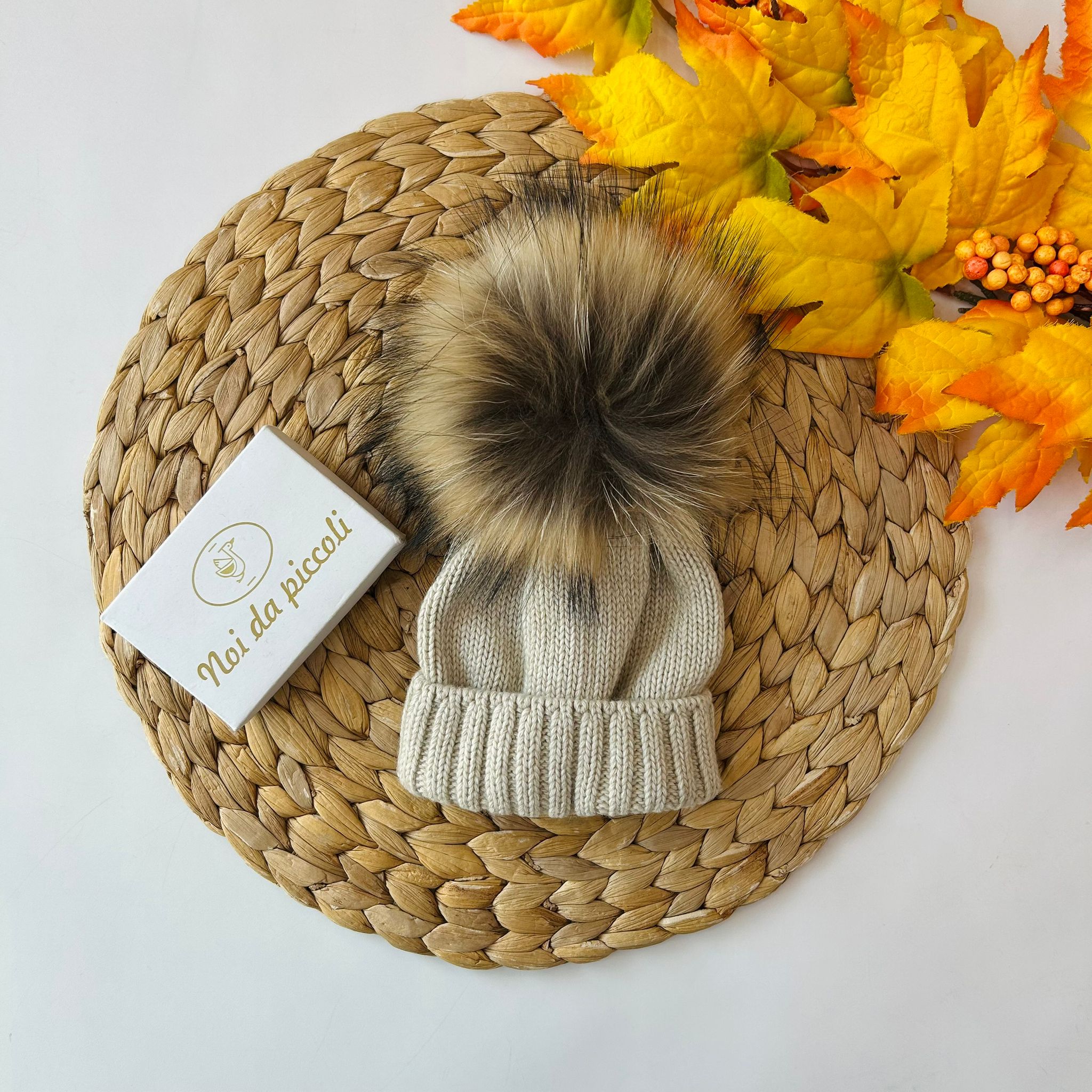 CAPPELLINO LANA E CASHEMIRE PON POM VOLPE BEIGE - Noi da piccoli