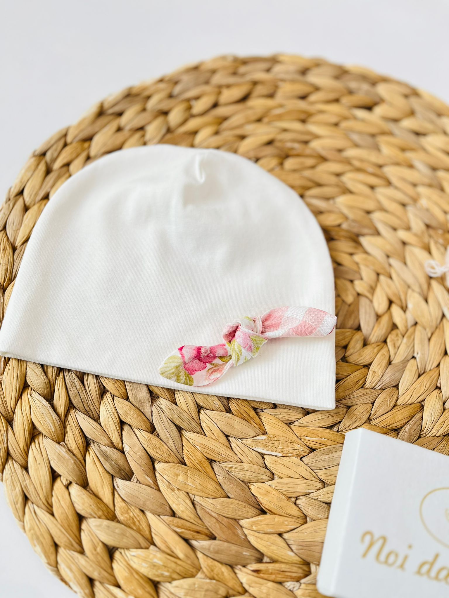 CAPPELLINO NODINO 100 % COTONE PANNA - Noi da piccoli