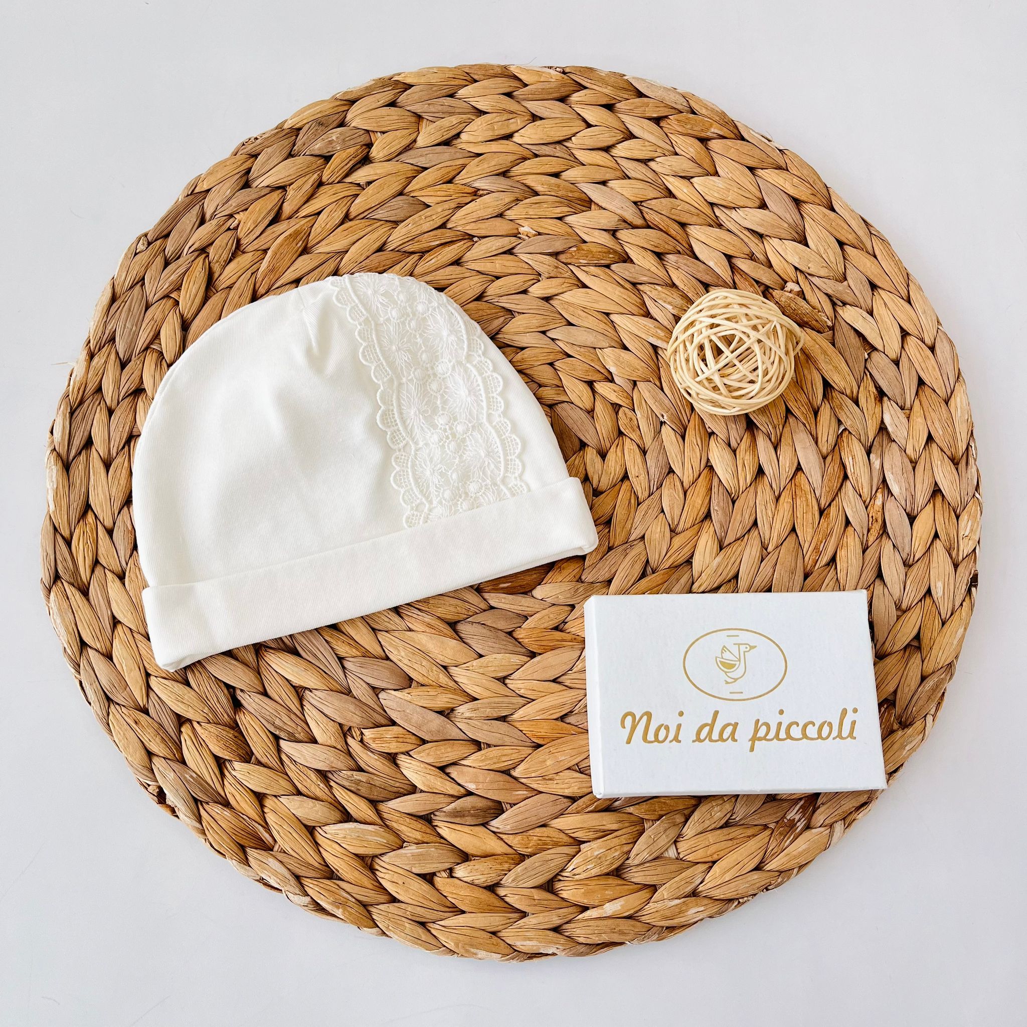 CAPPELLINO PIZZO 100 % COTONE PANNA - Noi da piccoli