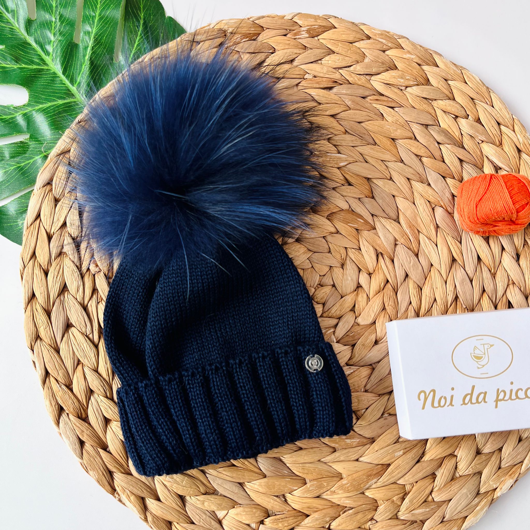 CAPPELLINO RISVOLTO 1 PON POM VOLPE Lana BLU - Noi da piccoli