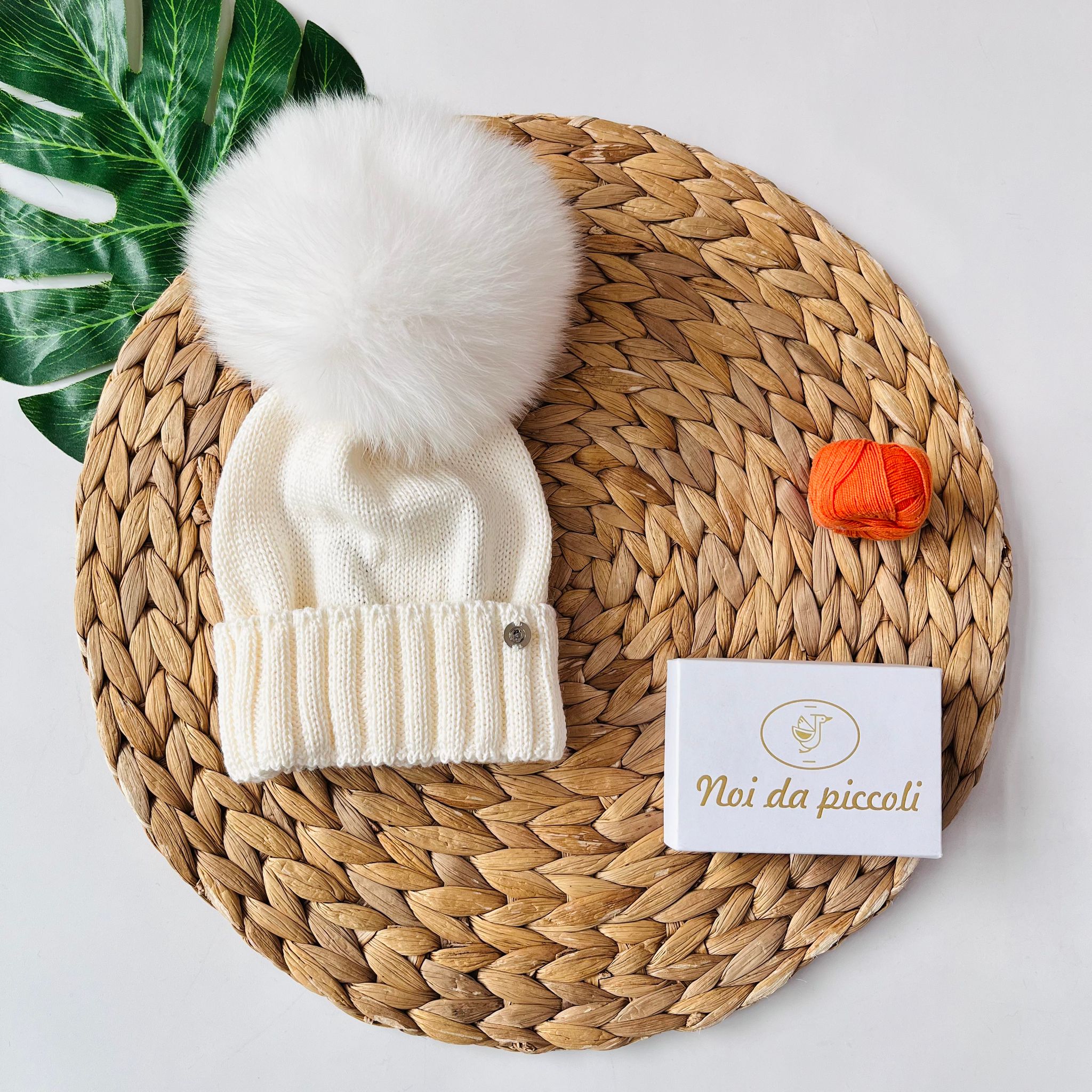 CAPPELLINO RISVOLTO 1 PON POM VOLPE Lana PANNA - Noi da piccoli