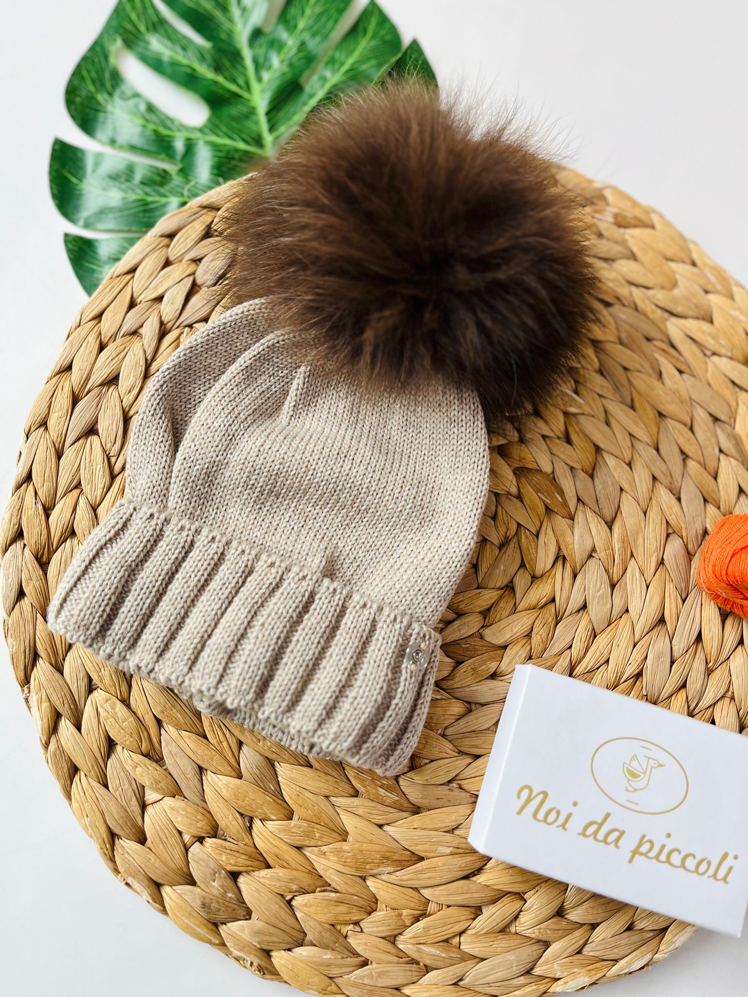 CAPPELLINO RISVOLTO 1 PON POM VOLPE Lana SPAGO - Noi da piccoli