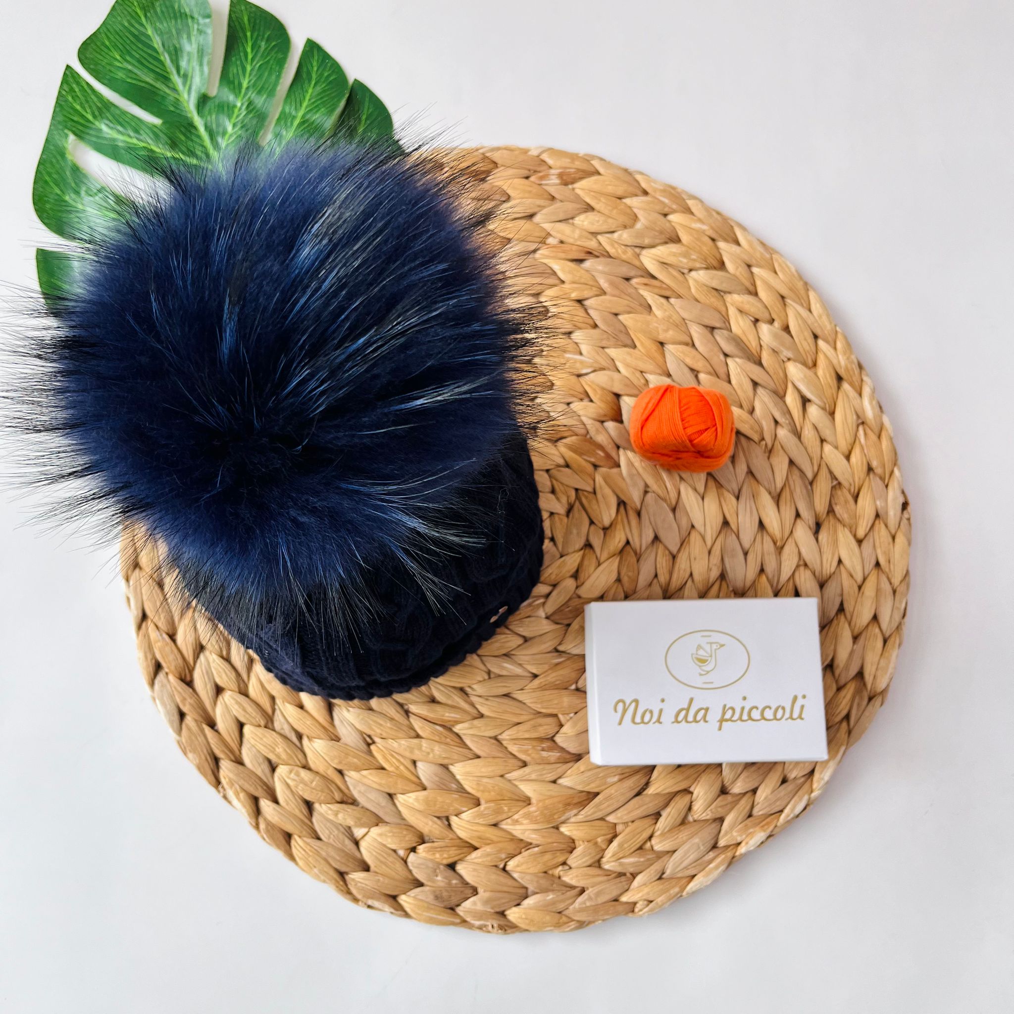 CAPPELLINO TRECCIA 1 PON POM IN VOLPE MOURMANSK LANA E CASHMERE BLU - Noi da piccoli