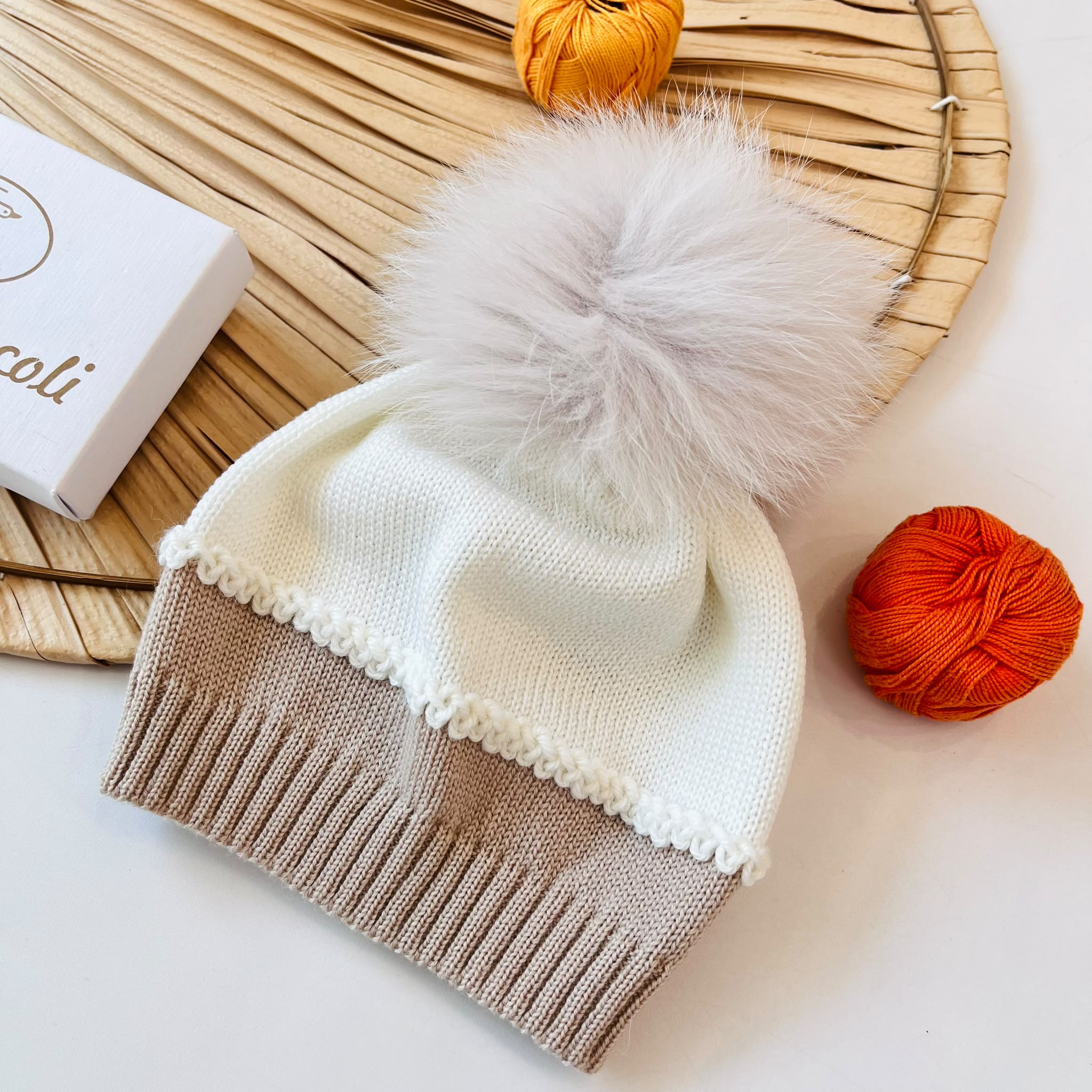 CAPPELLO 100% LANA PANNA E BEIGE CON PONPOM - Noi da piccoli