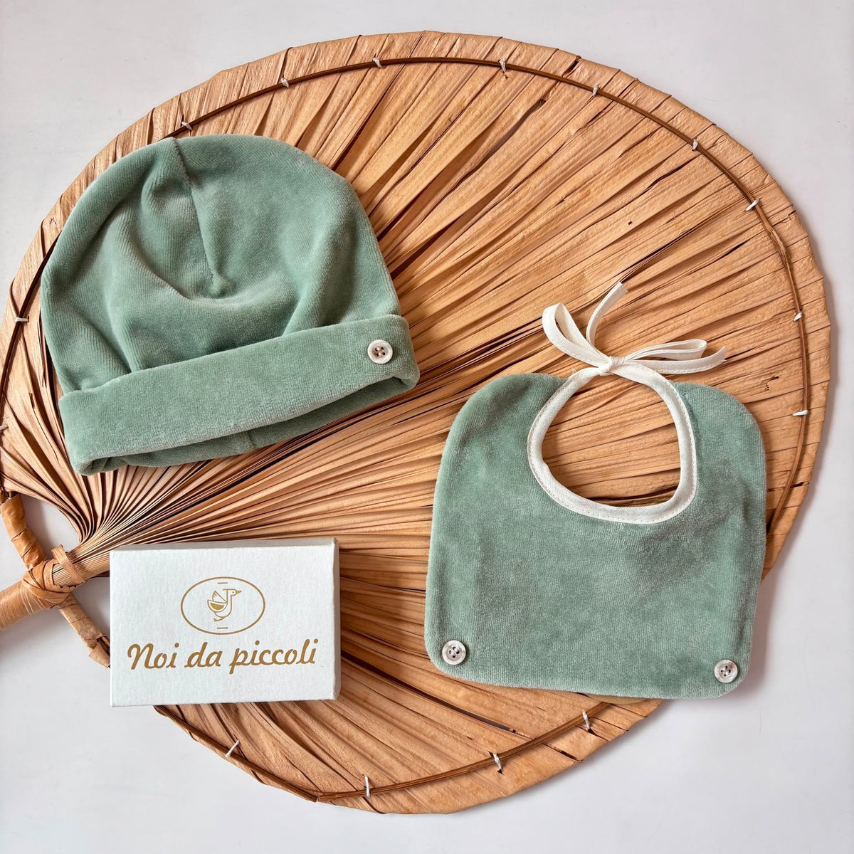 Cappello e Bavetta in Ciniglia Verde Bebe' Margo' - Noi da piccoli