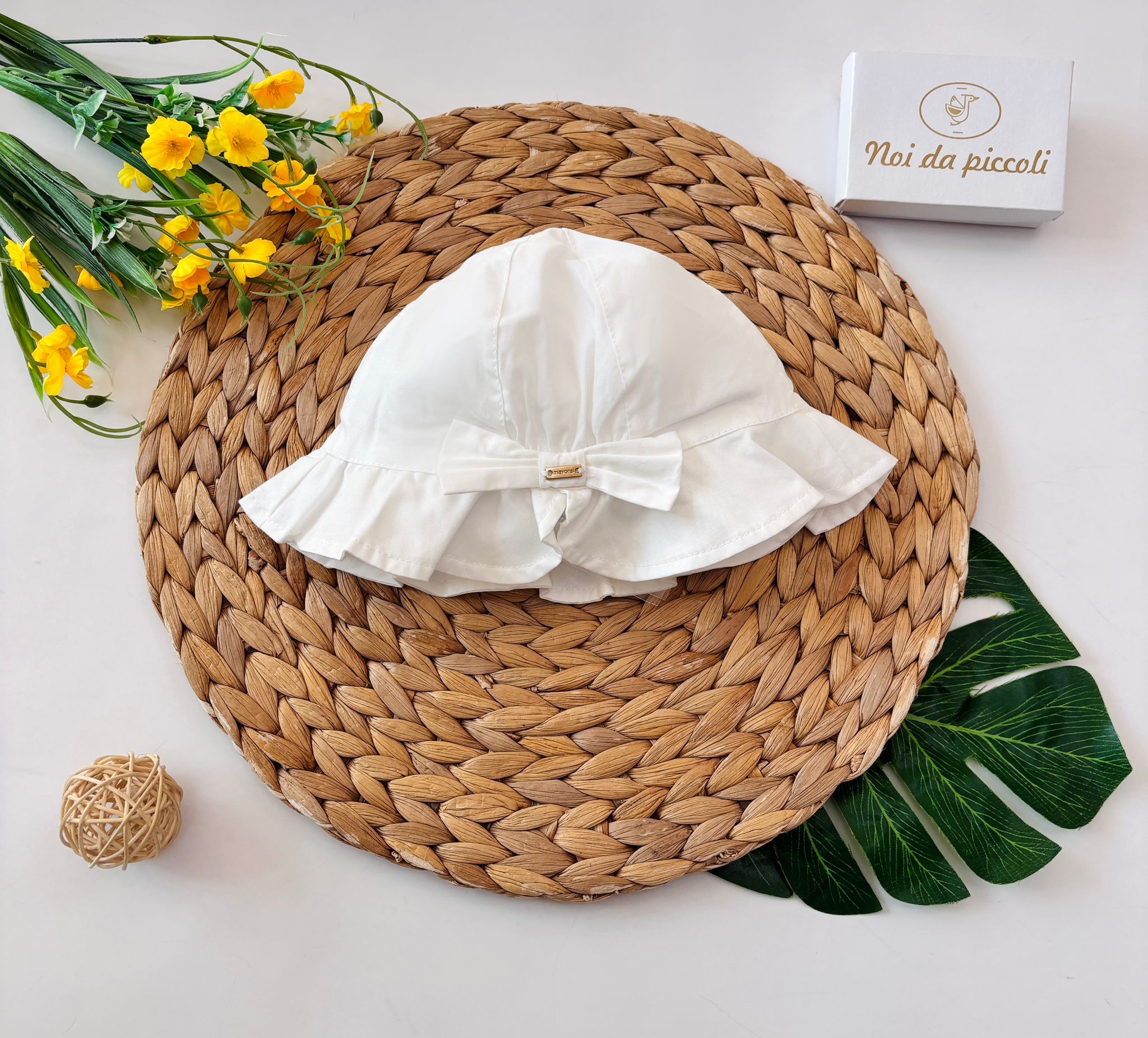 CAPPELLO IN COTONE CON FIOCCO BIANCO - Noi da piccoli