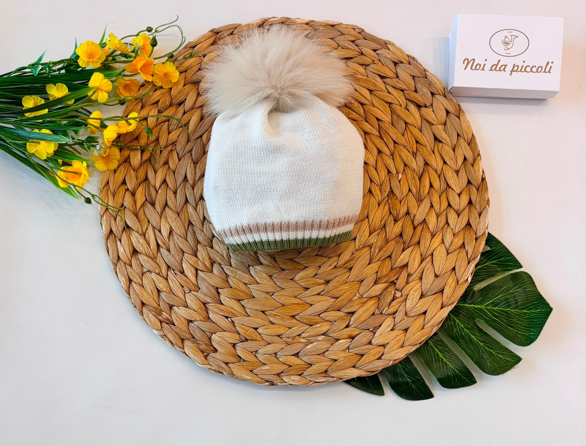 CAPPELLO IN LANA CON PONPOM PANNA - Noi da piccoli