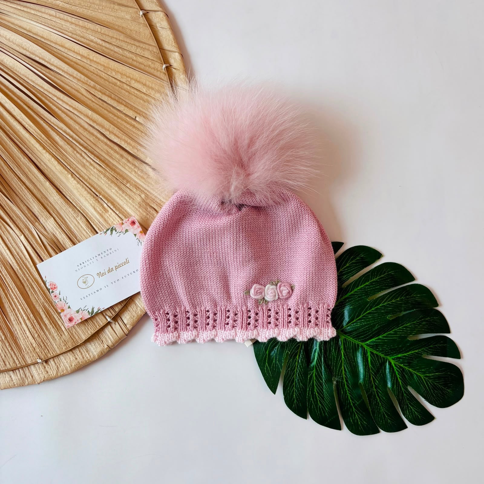CAPPELLO IN LANA CON PONPOM ROSA MARSALA - Noi da piccoli