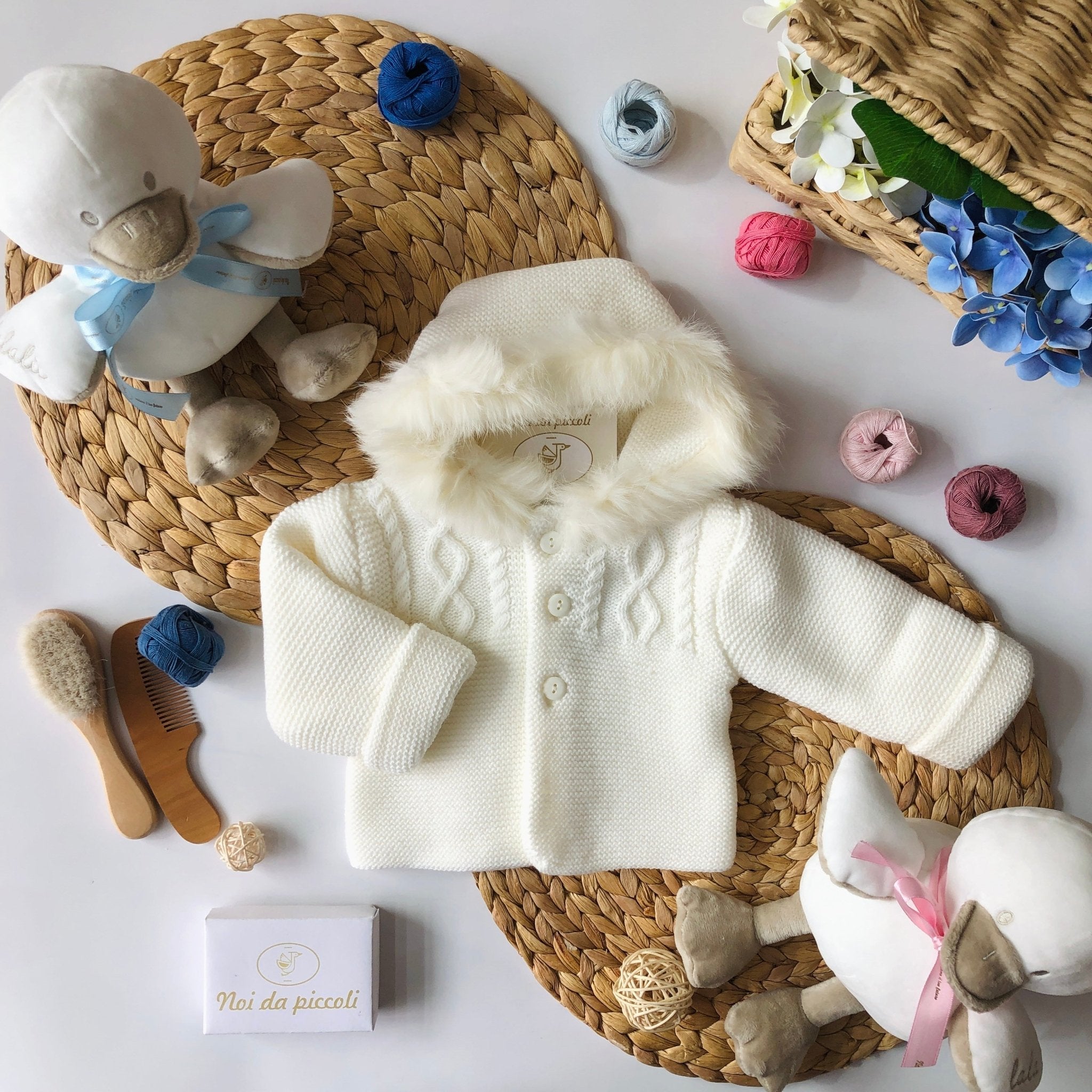 CAPPOTTINO CON CAPPUCCIO PELLICCIA MAGLIA CALDA LATTE - Noi da piccoli