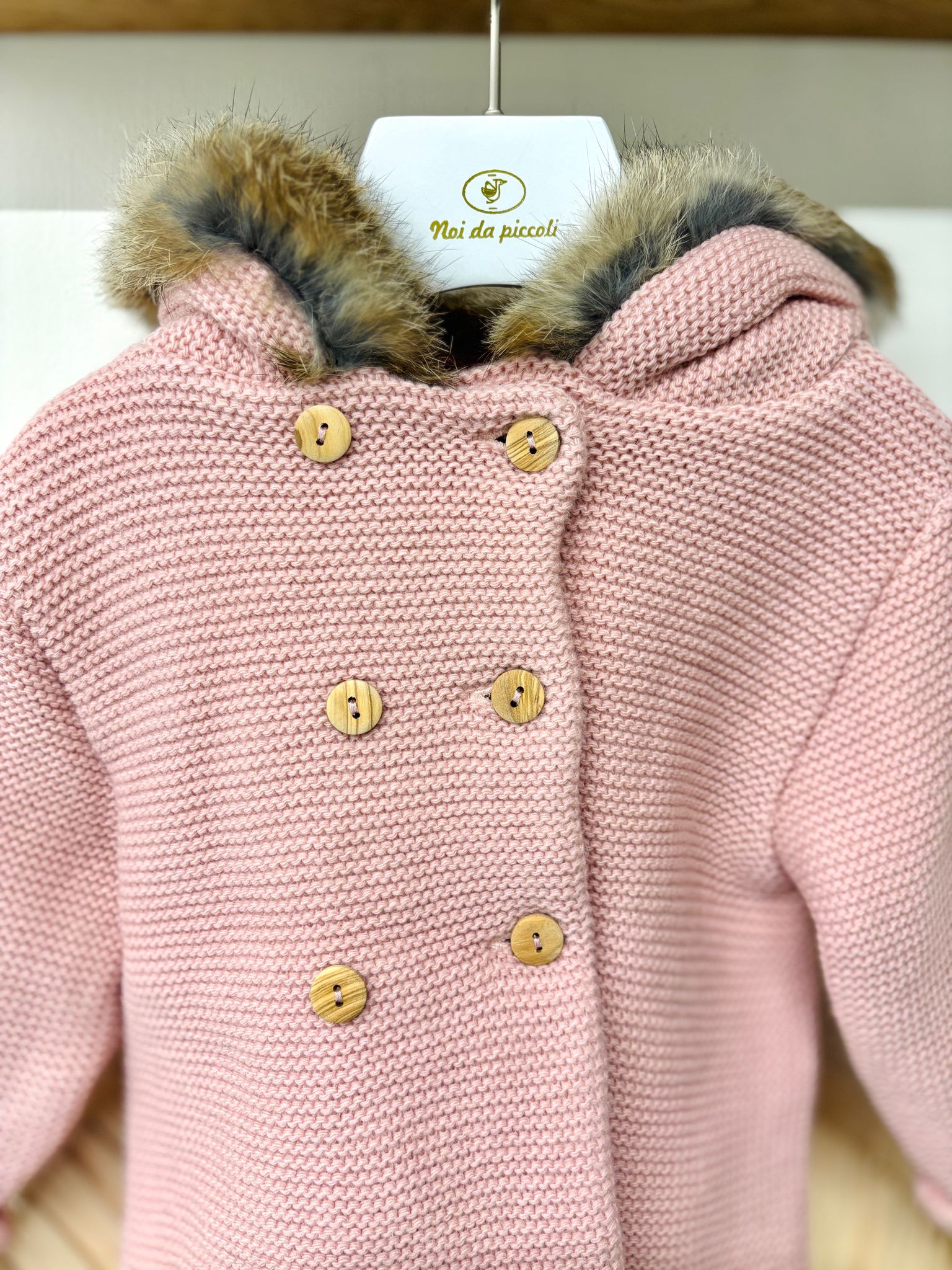 CAPPOTTINO CON CAPPUCCIO PELLICCIA MAGLIA CALDA ROSA MAQUILLAJE - Noi da piccoli