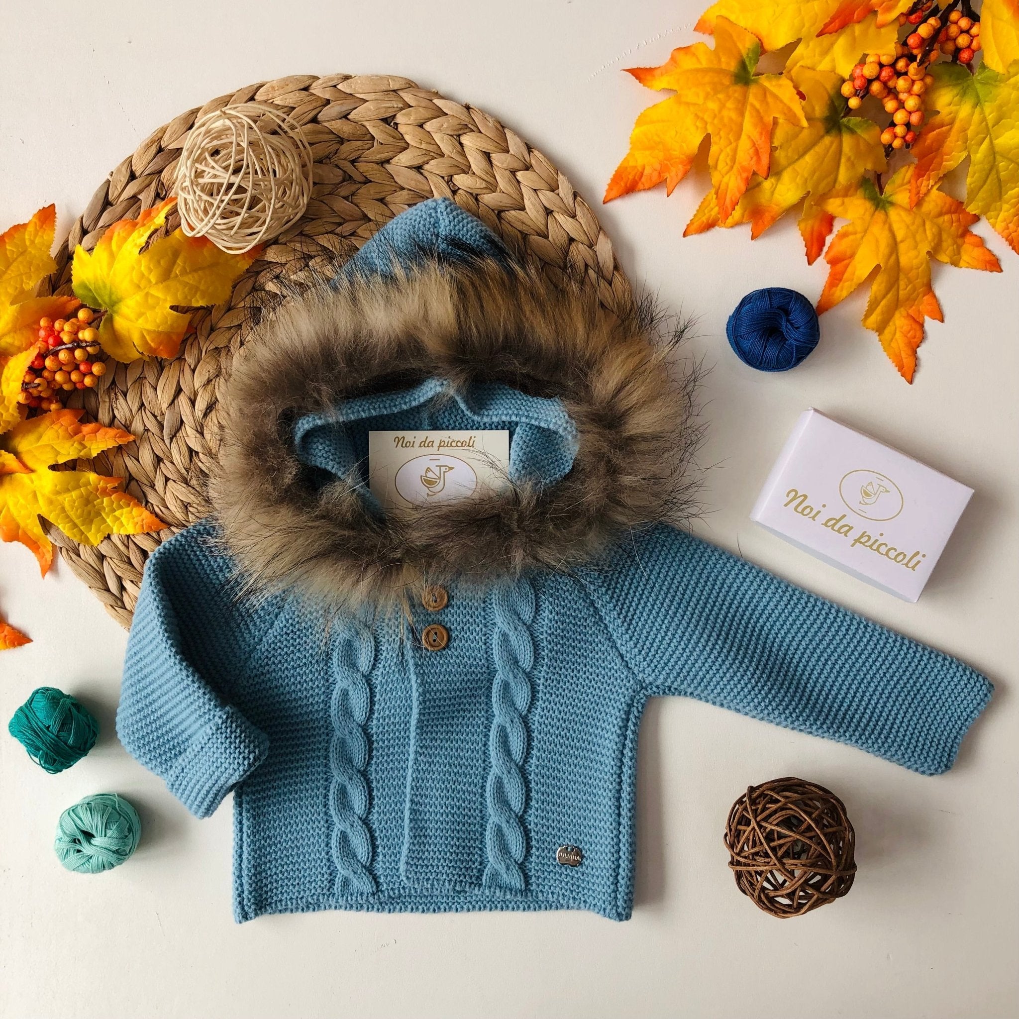 CAPPOTTINO IN MAGLIA AZULADO CON PELLICCETTA BEIGE - Noi da piccoli