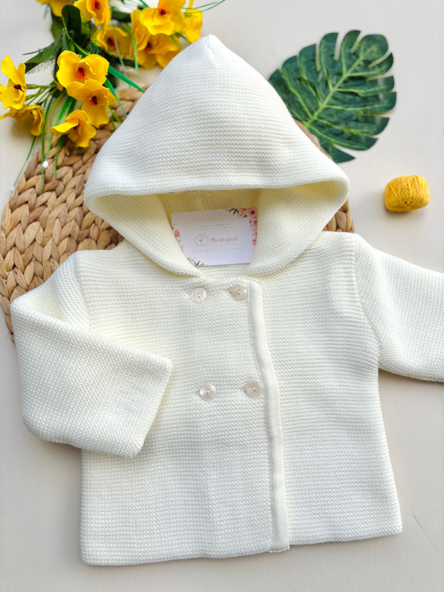 CARDIGAN CON CAPPUCCIO E BOTTONCINI IN MADREPERLA CRUDO - Noi da piccoli