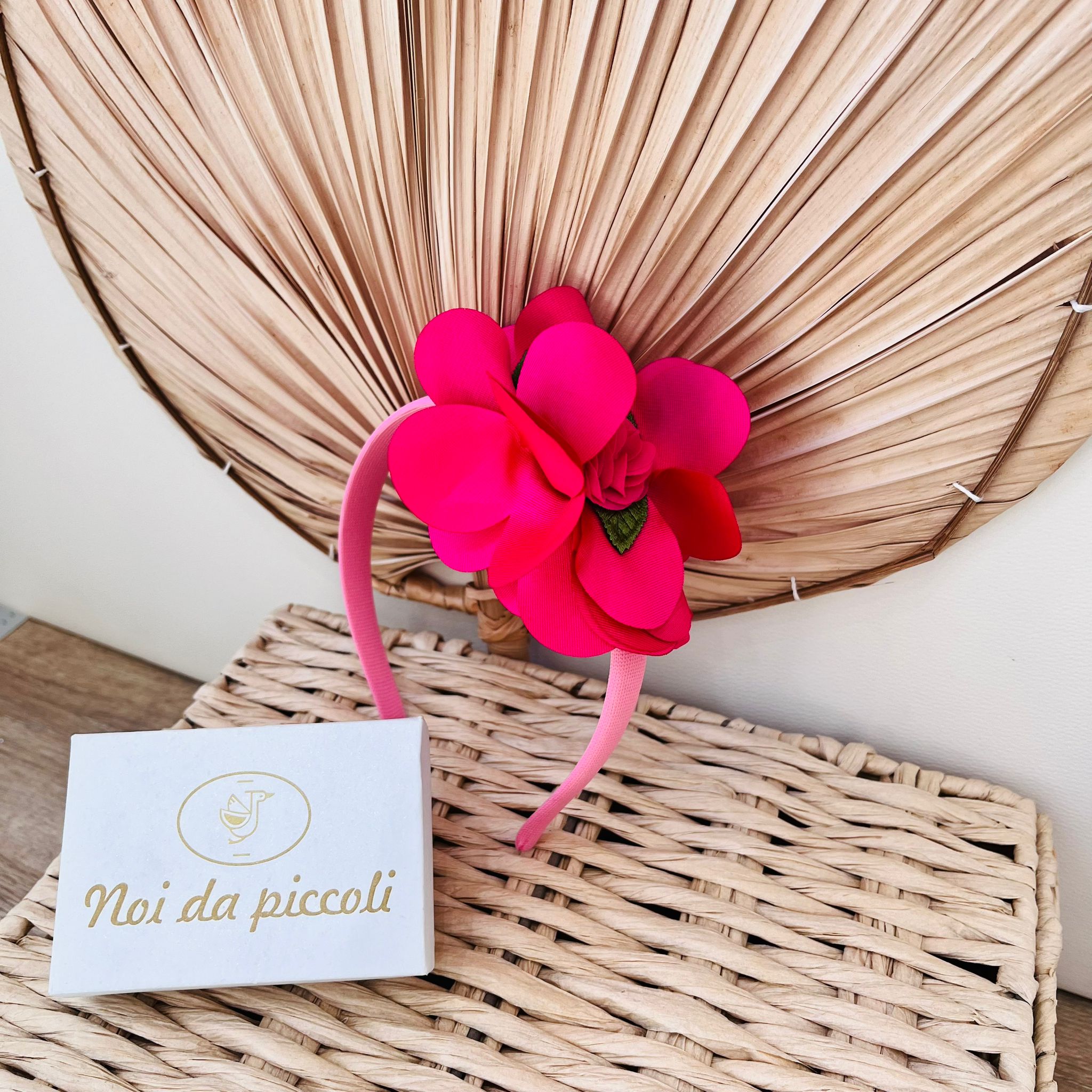 CERCHIETTO CON FIORELLINO FUCSIA - Noi da piccoli