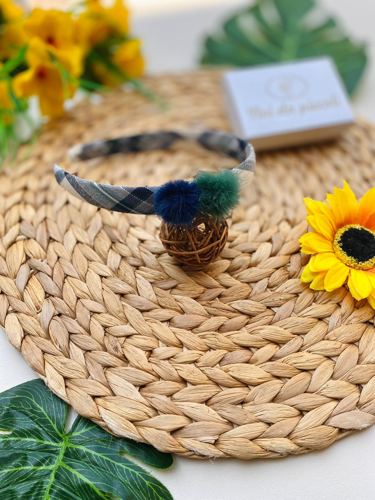 CERCHIETTO CON POM - POM 100% CALDO COTONE VERDE QUADRONI - Noi da piccoli