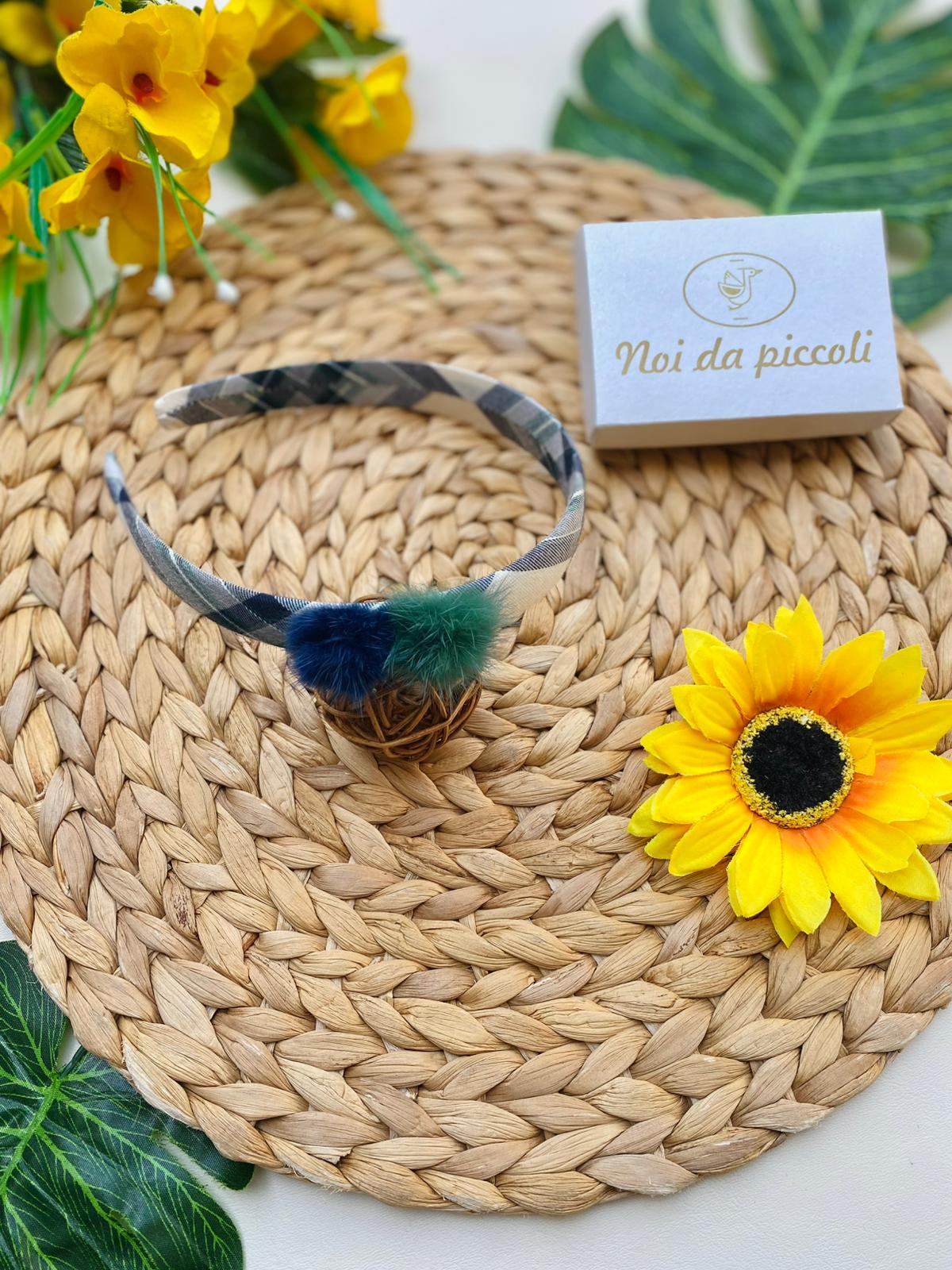 CERCHIETTO CON POM - POM 100% CALDO COTONE VERDE QUADRONI - Noi da piccoli