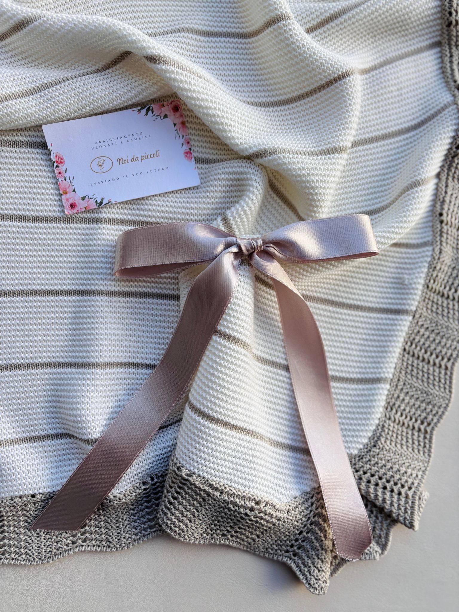COERTINA IN COTONE A RIGHE CON FIOCCHETTINO CRUDO E BEIGE - Noi da piccoli