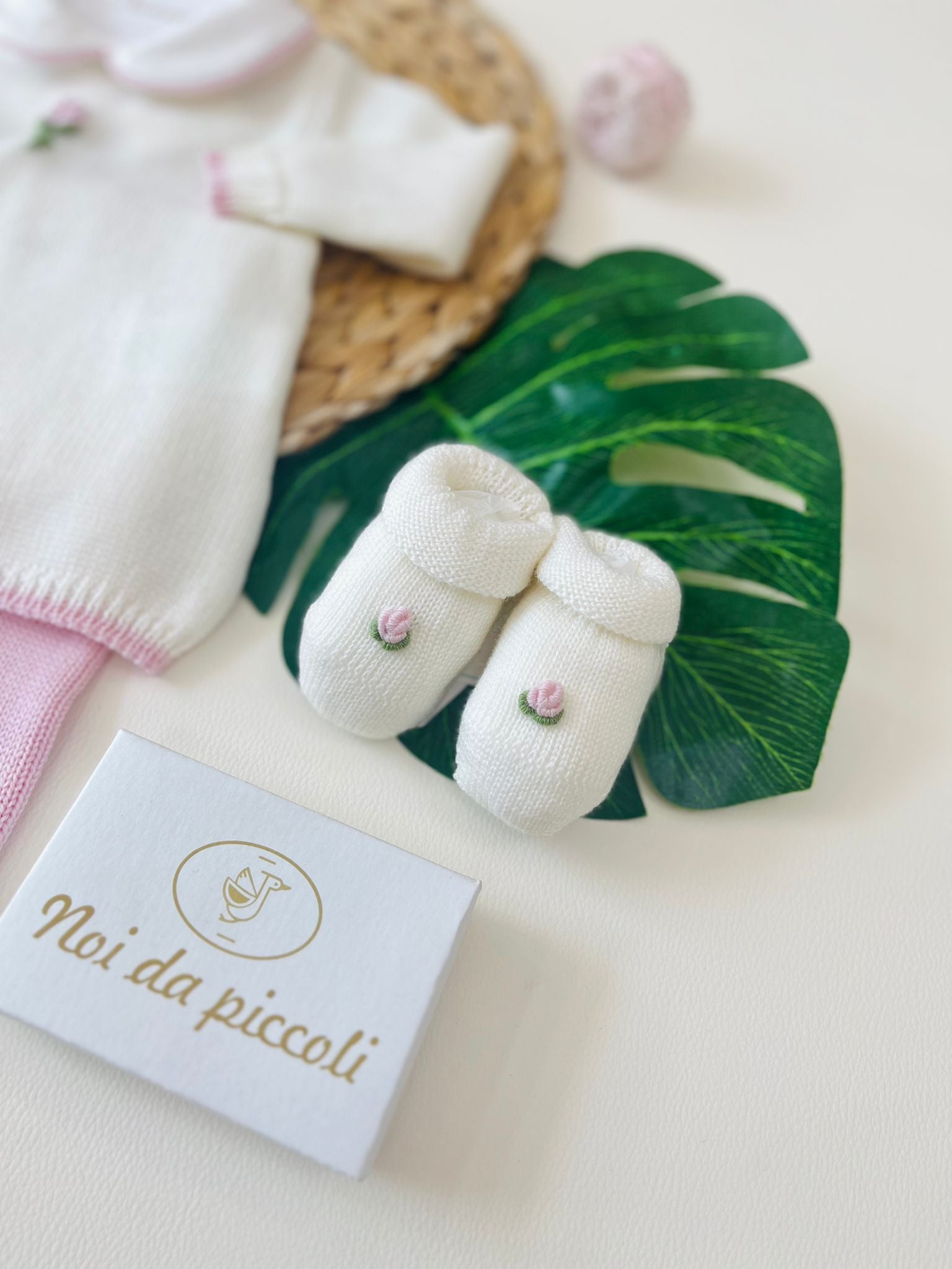 COMPLETO 2 PZ CON BABBUCCE TULIPAN 100% lana merino extrafine PANNA - Noi da piccoli