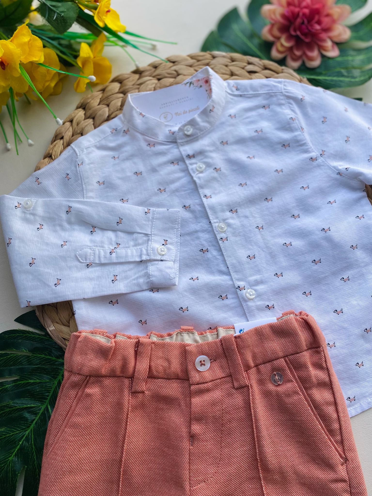 completo 2 pz con camicia bianca a fantasia e pantaloncino corallo - Noi da piccoli