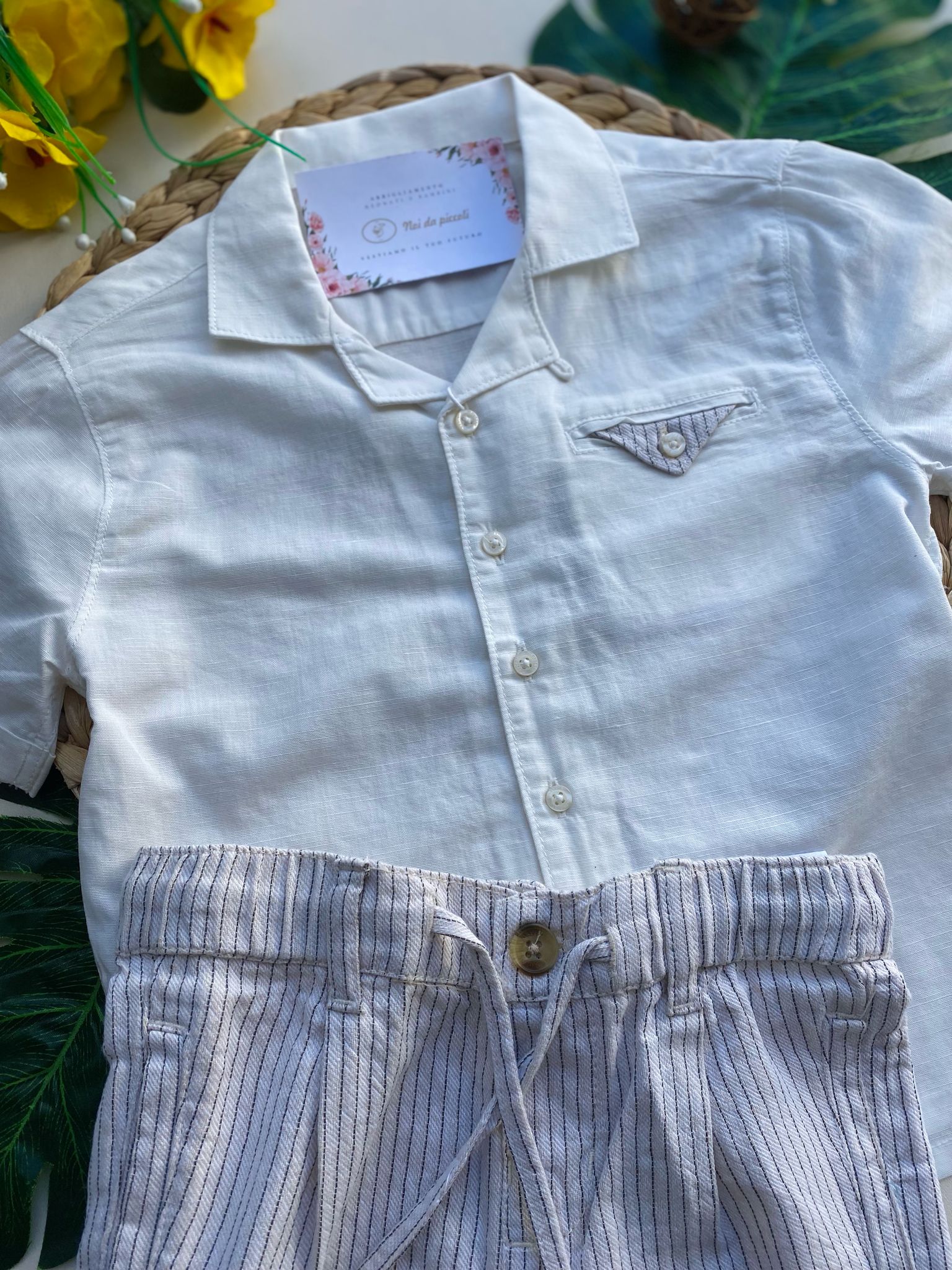completo 2 pz con camicina bianca e pantaloncino beige a righe - Noi da piccoli