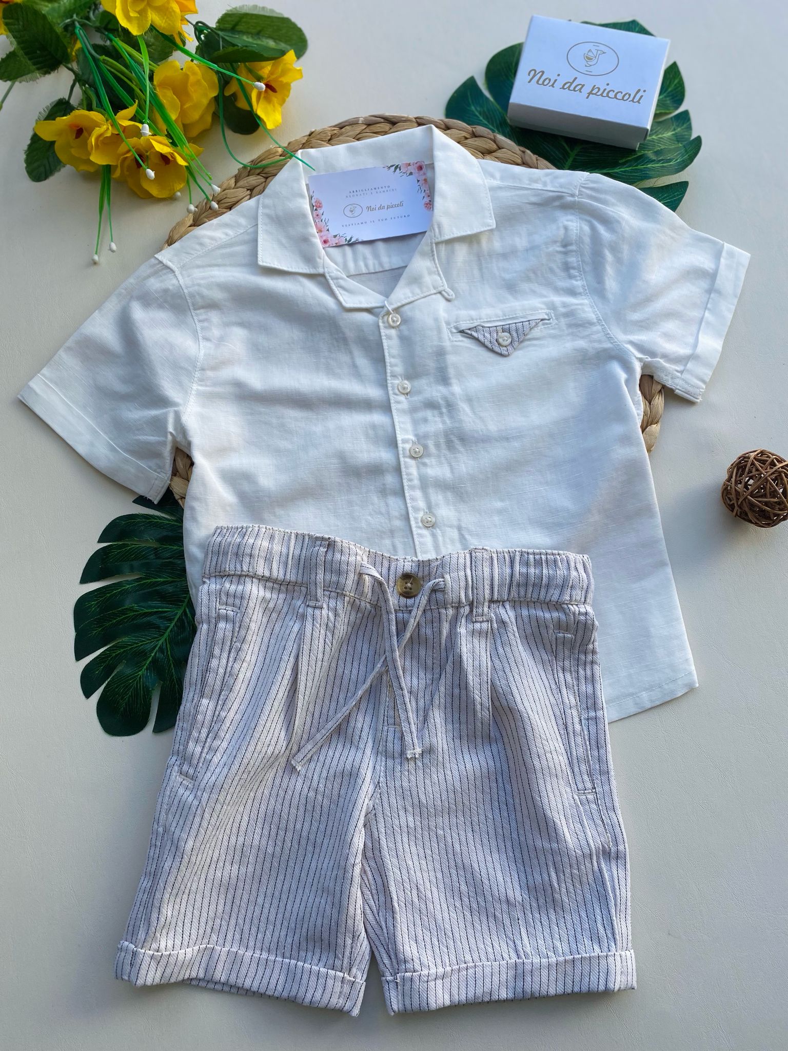 completo 2 pz con camicina bianca e pantaloncino beige a righe - Noi da piccoli