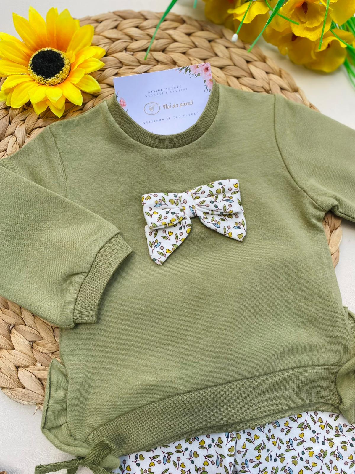 COMPLETO 2 PZ CON CUORICINI E FIOCCHETTO FILATO CALDO VERDE MILITARE - Noi da piccoli