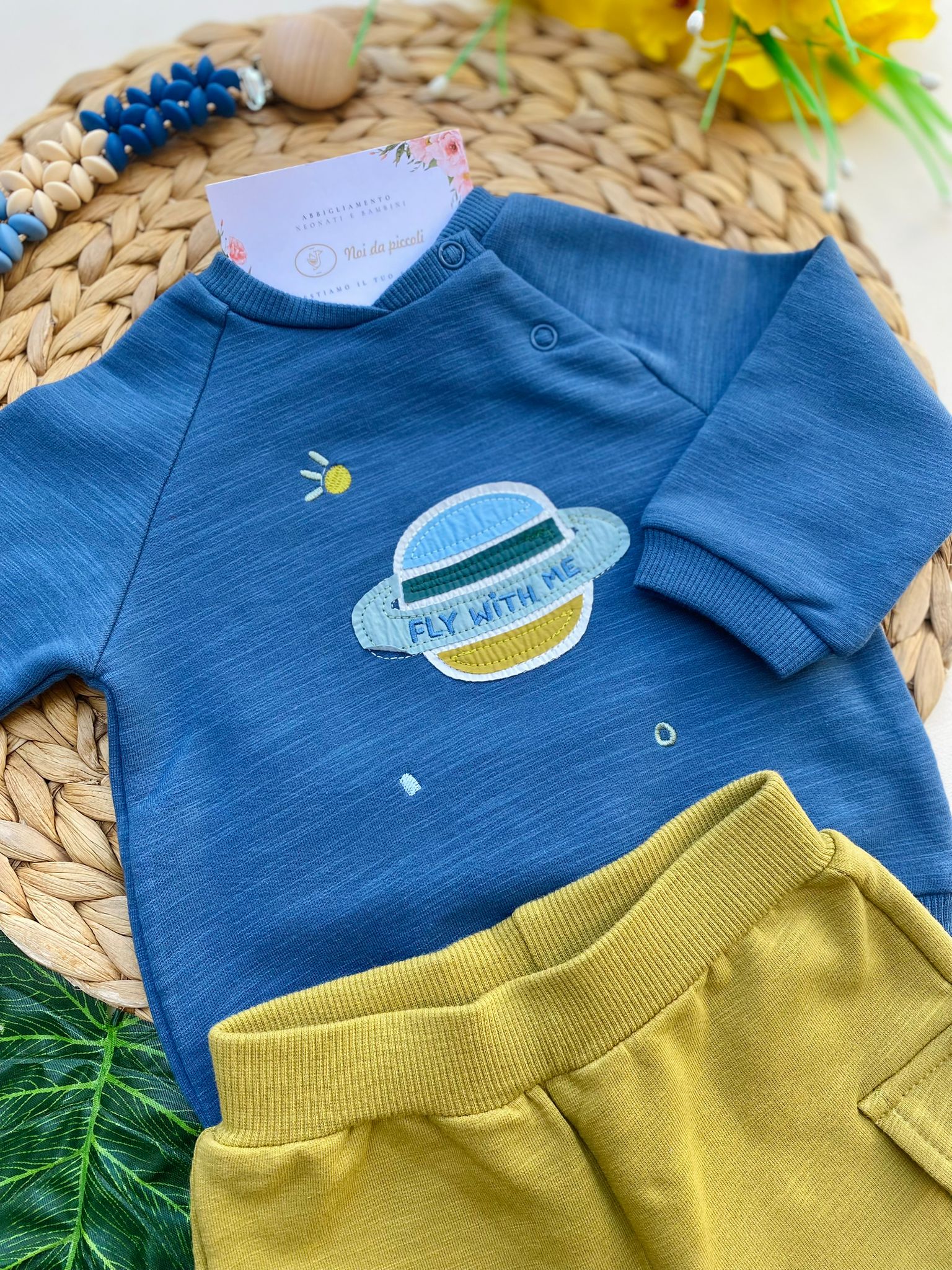 COMPLETO 2 PZ CON DISEGNINI FILATO CALDO OLIVA AVION - Noi da piccoli