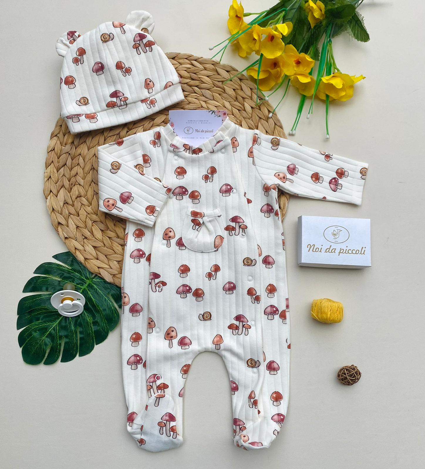 COMPLETO 2 PZ CON FUNGHETTI FILATO CALDO BIANCO - Noi da piccoli