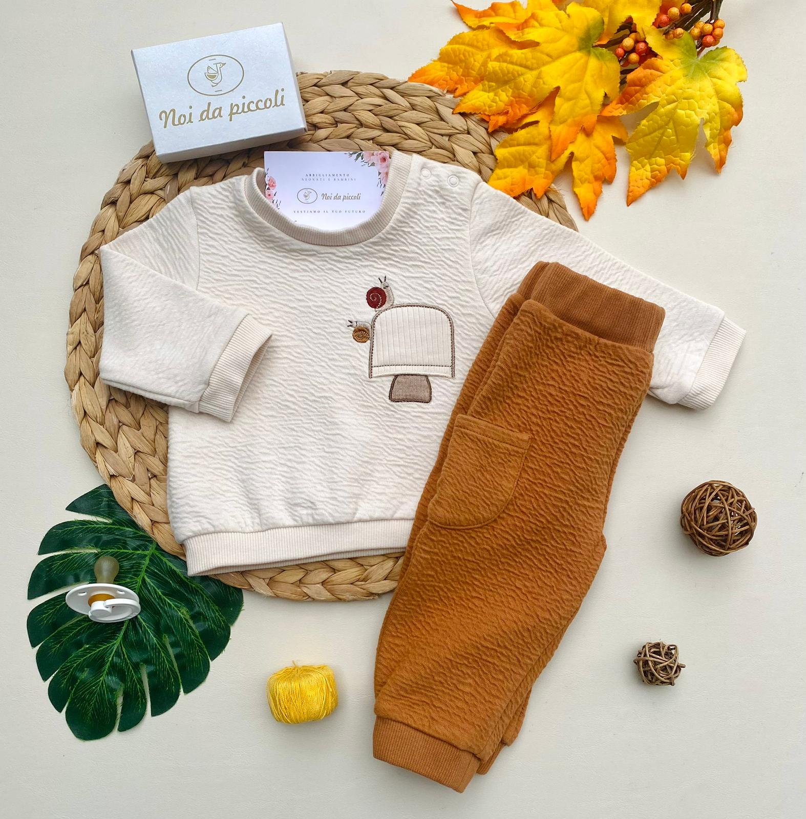 COMPLETO 2 PZ CON FUNGHETTO E LUMACHINE FILATO CALDO BEIGE - Noi da piccoli