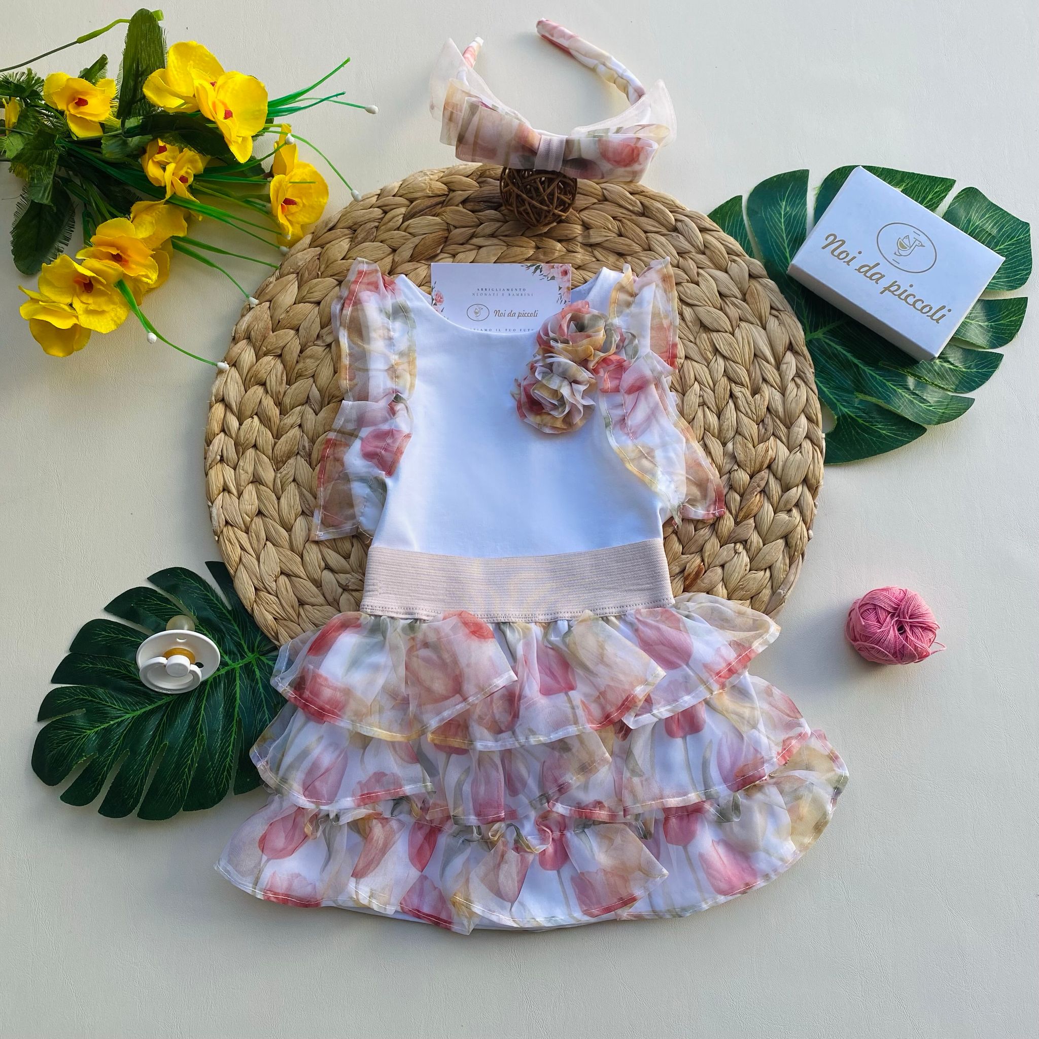 completo 2 pz con gonnellina in fantasia floreale e magliettina bianca con fiorellini - Noi da piccoli