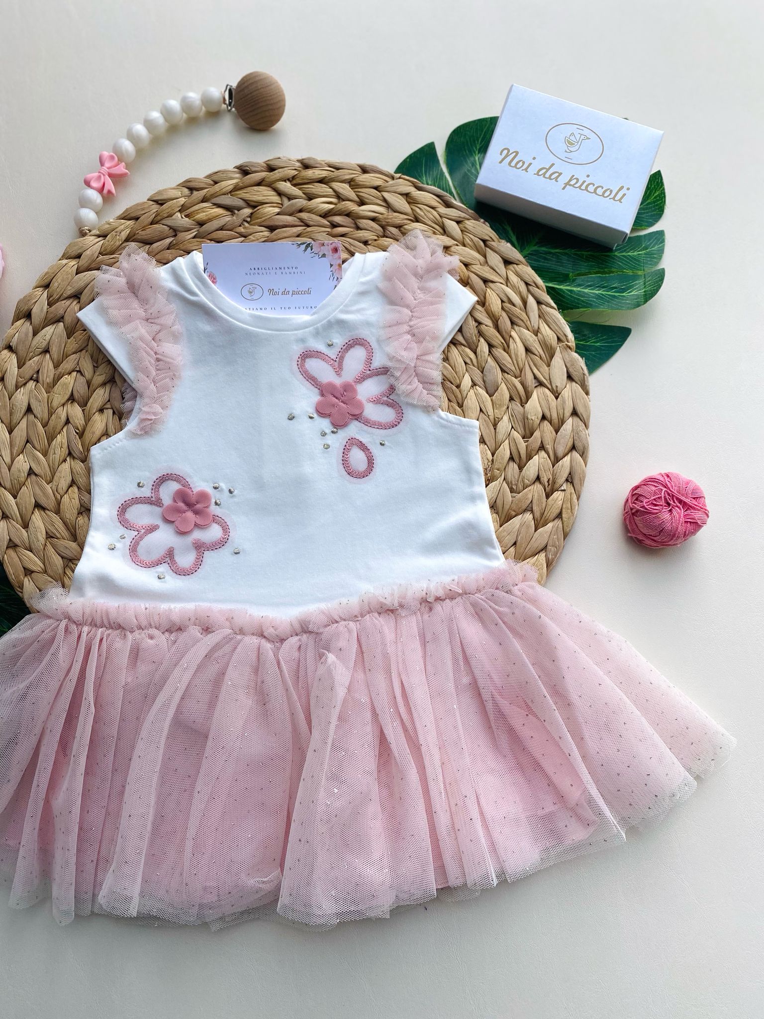 COMPLETO 2 PZ CON GONNELLINA ROSA CON TULLE E MAGLIETTINA BIANCA CON FIORELLINI ROSA - Noi da piccoli