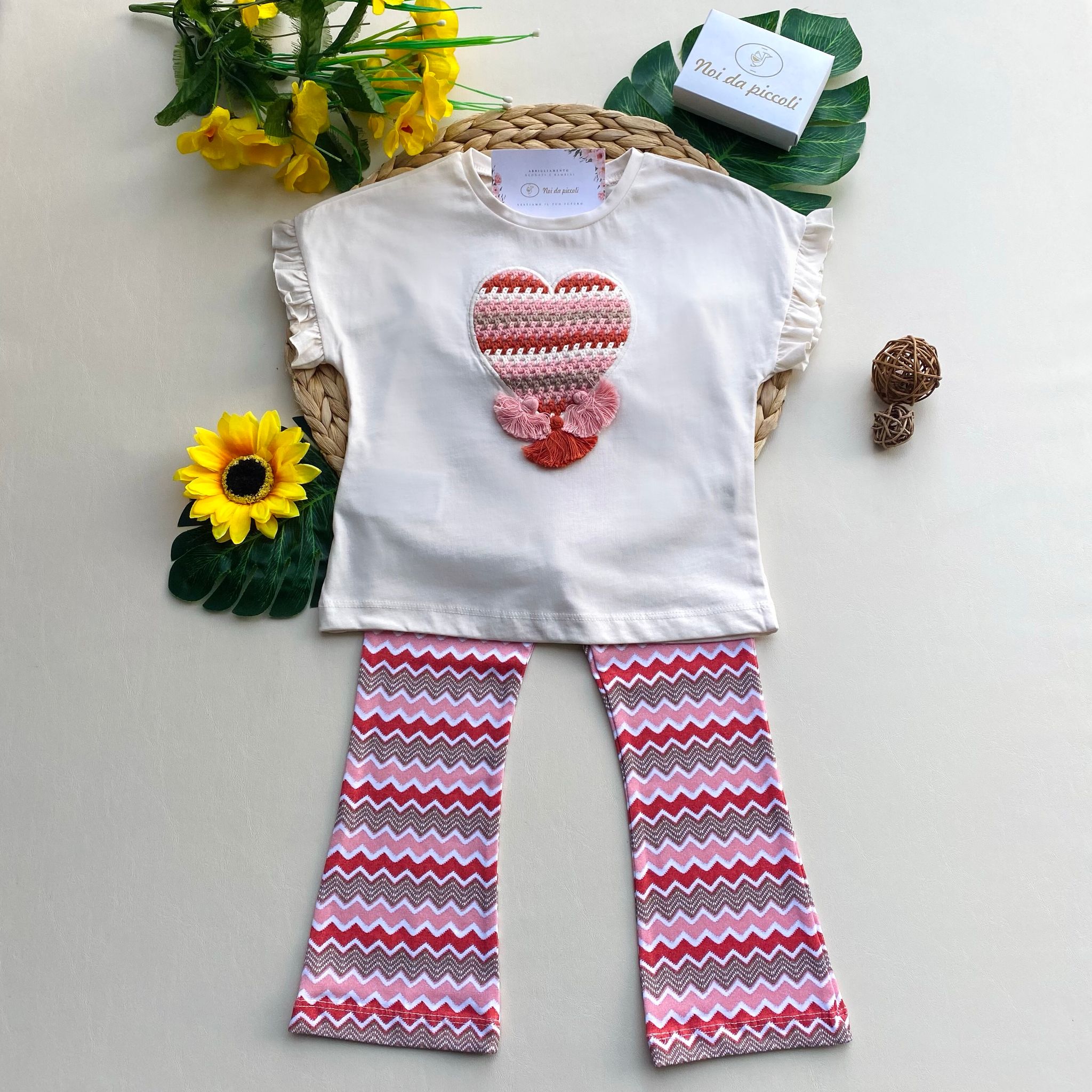 COMPLETO 2 PZ CON PANTALEGGINS COLORATO E MAGLIETTINA BIANCA CON CUORE - Noi da piccoli