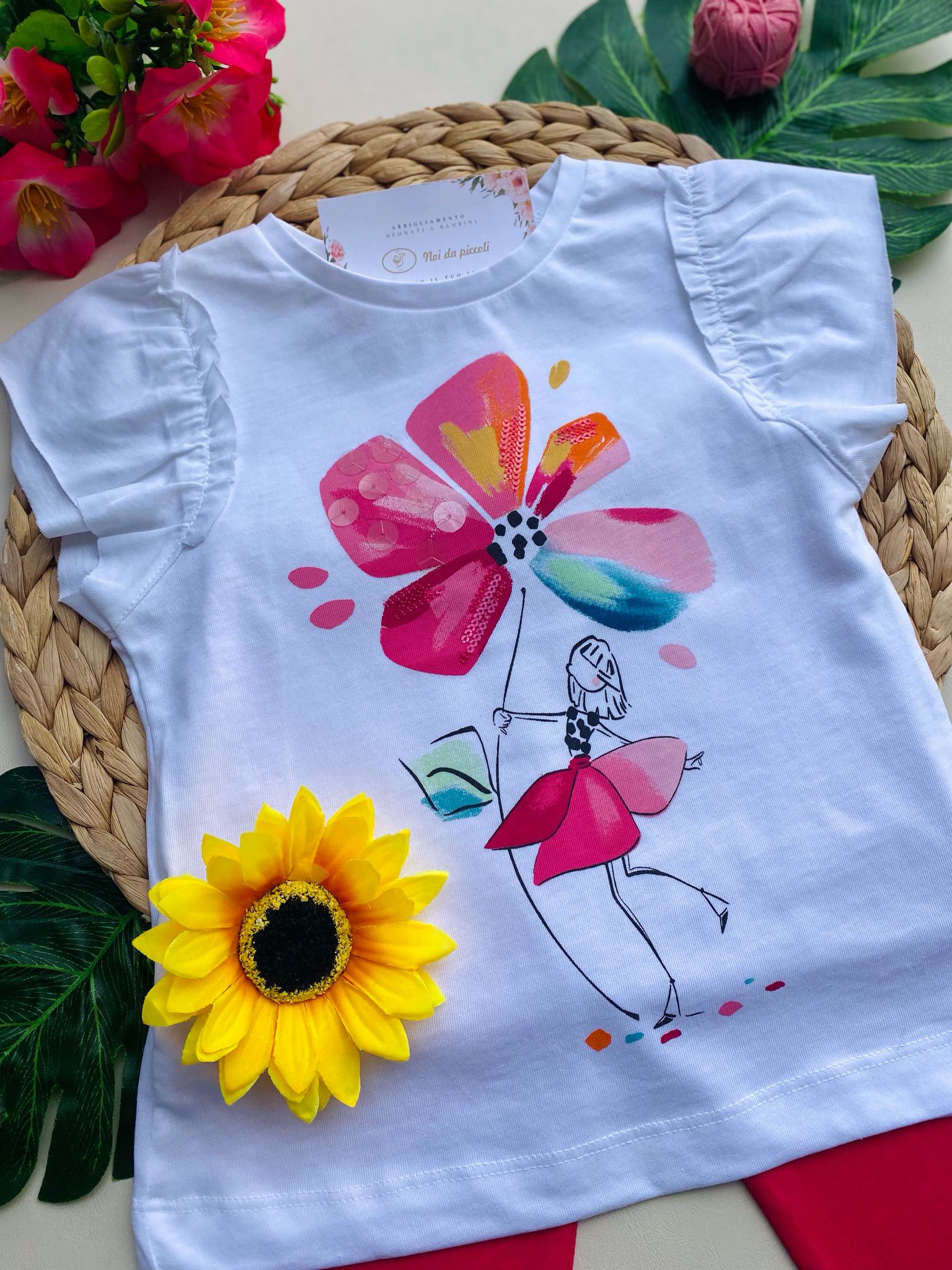 COMPLETO 2 PZ CON PANTALEGGINS MAGENTA E MAGLIETTINA BIANCA CON FIORELLINO FUCSIA - Noi da piccoli