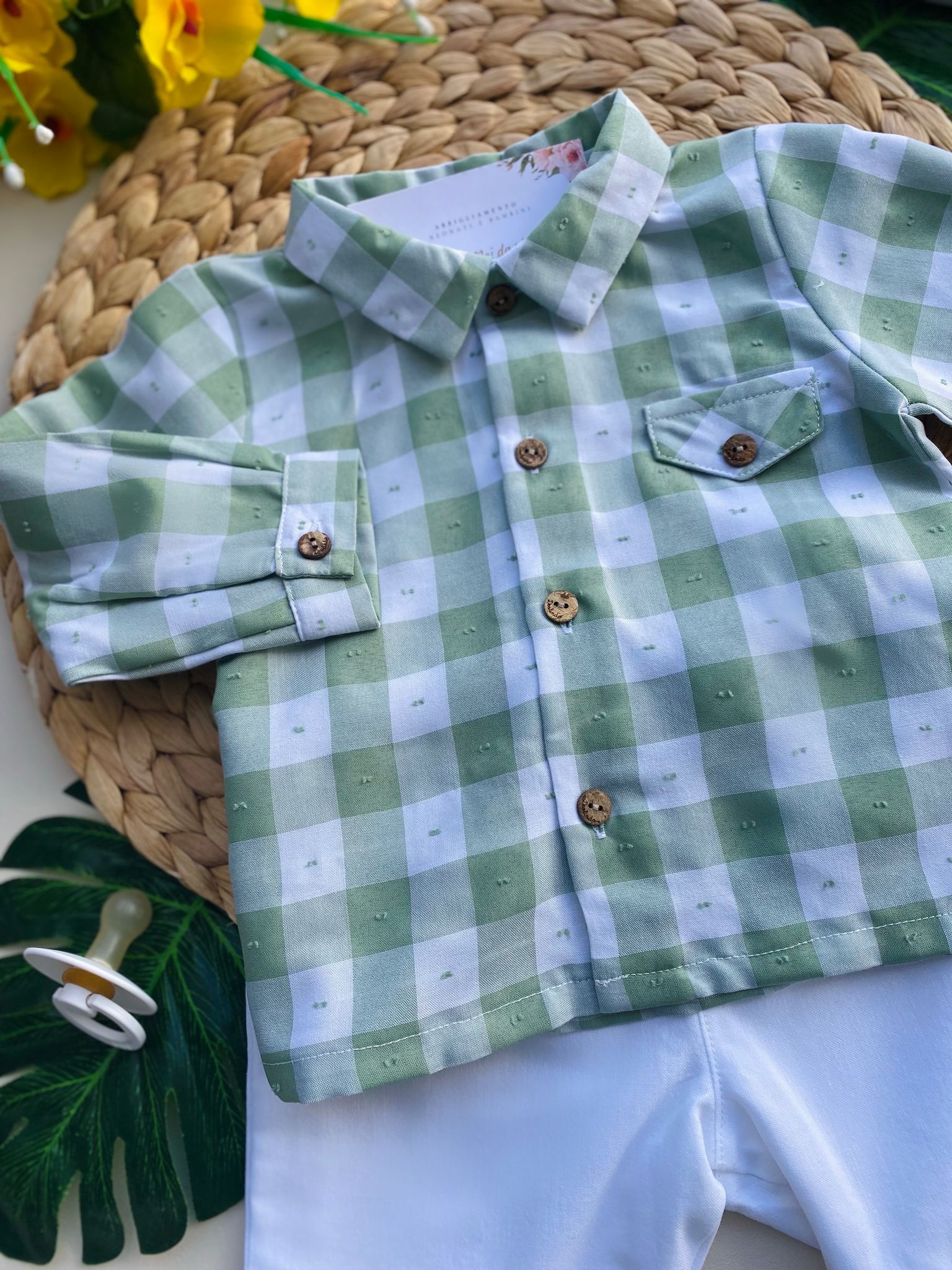 completo 2 pz CON PANTALONCINO BIANCO E CAMICIA A QUADRONI VERDE E BIANCO - Noi da piccoli