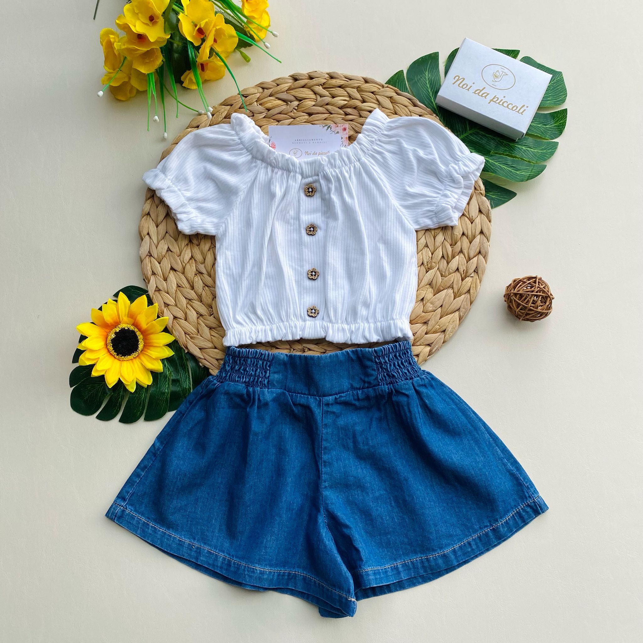 COMPLETO 2 PZ CON PANTALONCINO IN COLORAZIONE JEANS E MAGLIETTINA BIANCA - Noi da piccoli