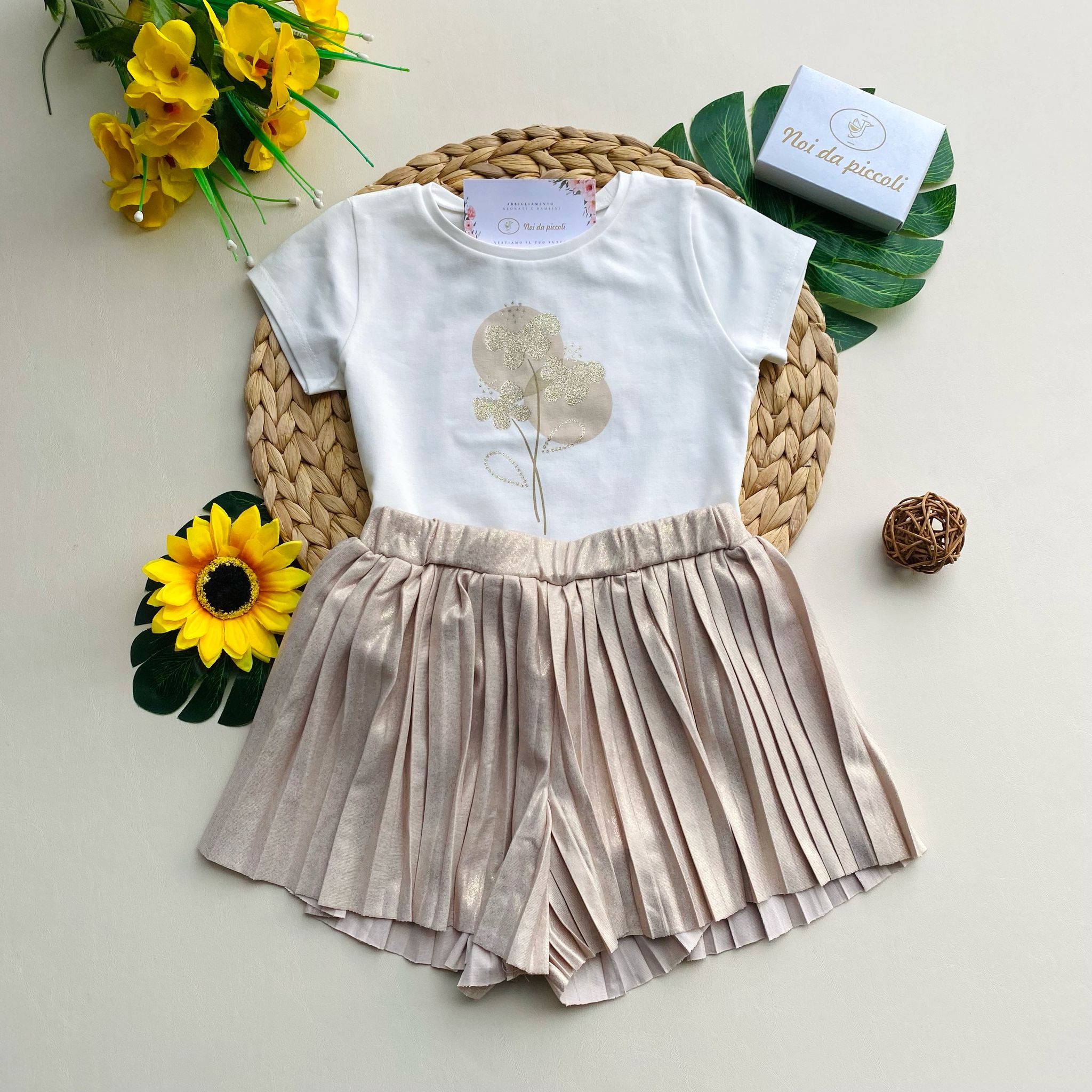 COMPLETO 2 PZ CON PANTALONCINO SEPIA E MAGLIETTINA BIANCA CON DISEGNINI - Noi da piccoli