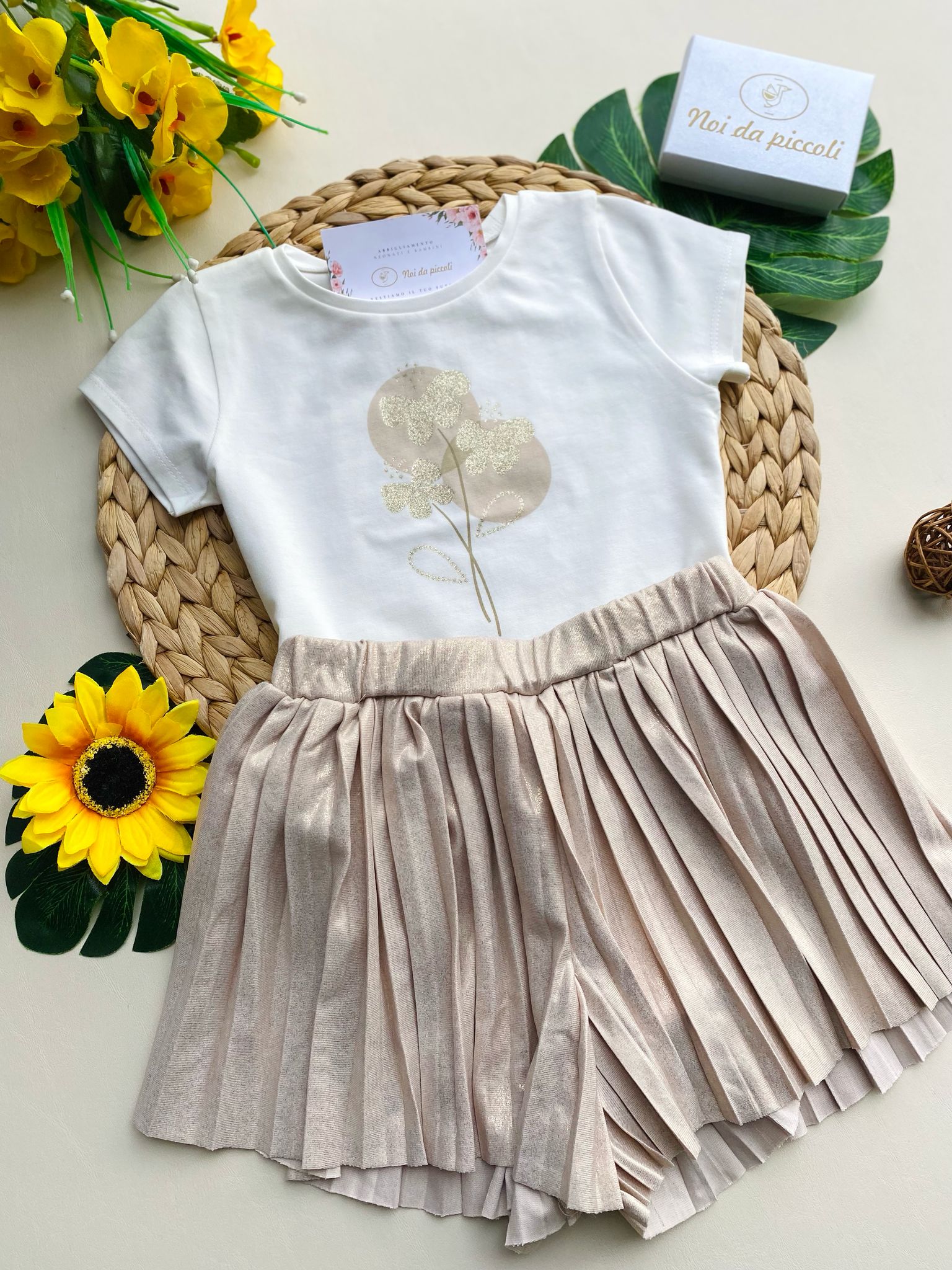 COMPLETO 2 PZ CON PANTALONCINO SEPIA E MAGLIETTINA BIANCA CON DISEGNINI - Noi da piccoli