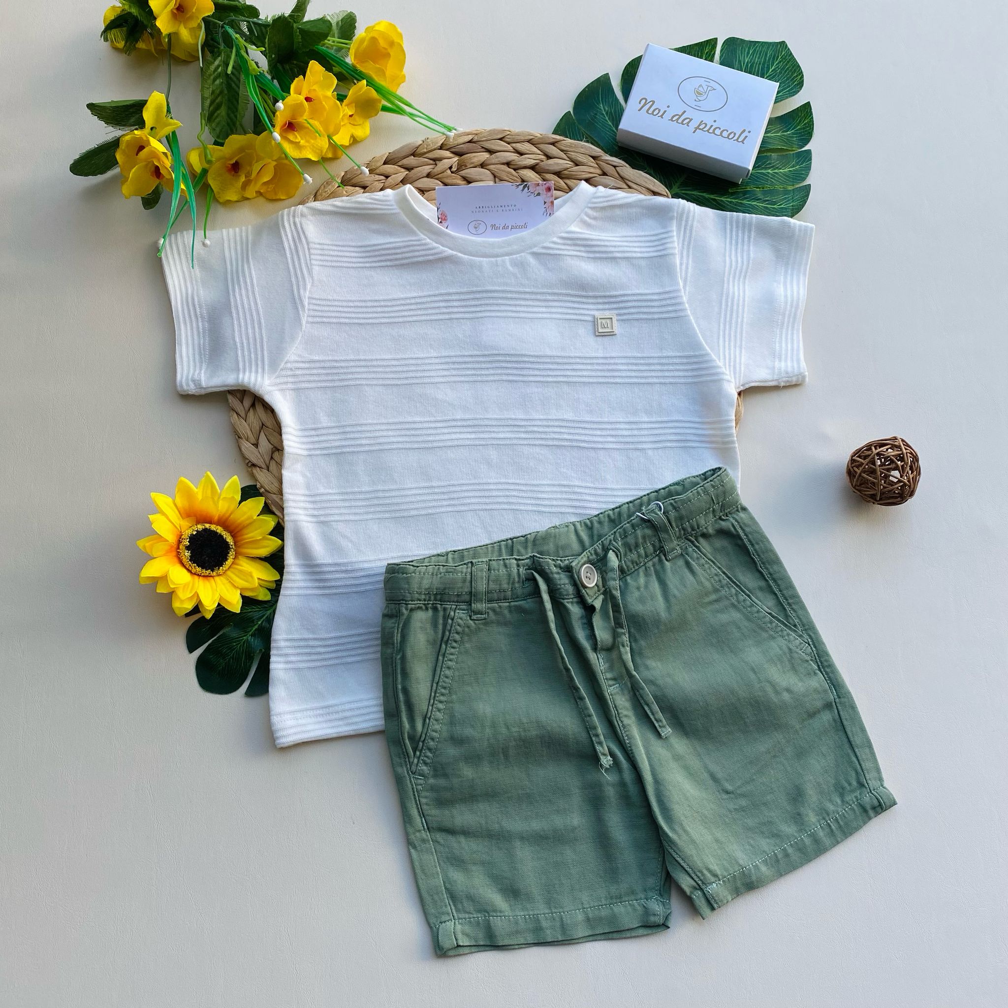 completo 2 pz con pantaloncino verde e magliettina bianca - Noi da piccoli