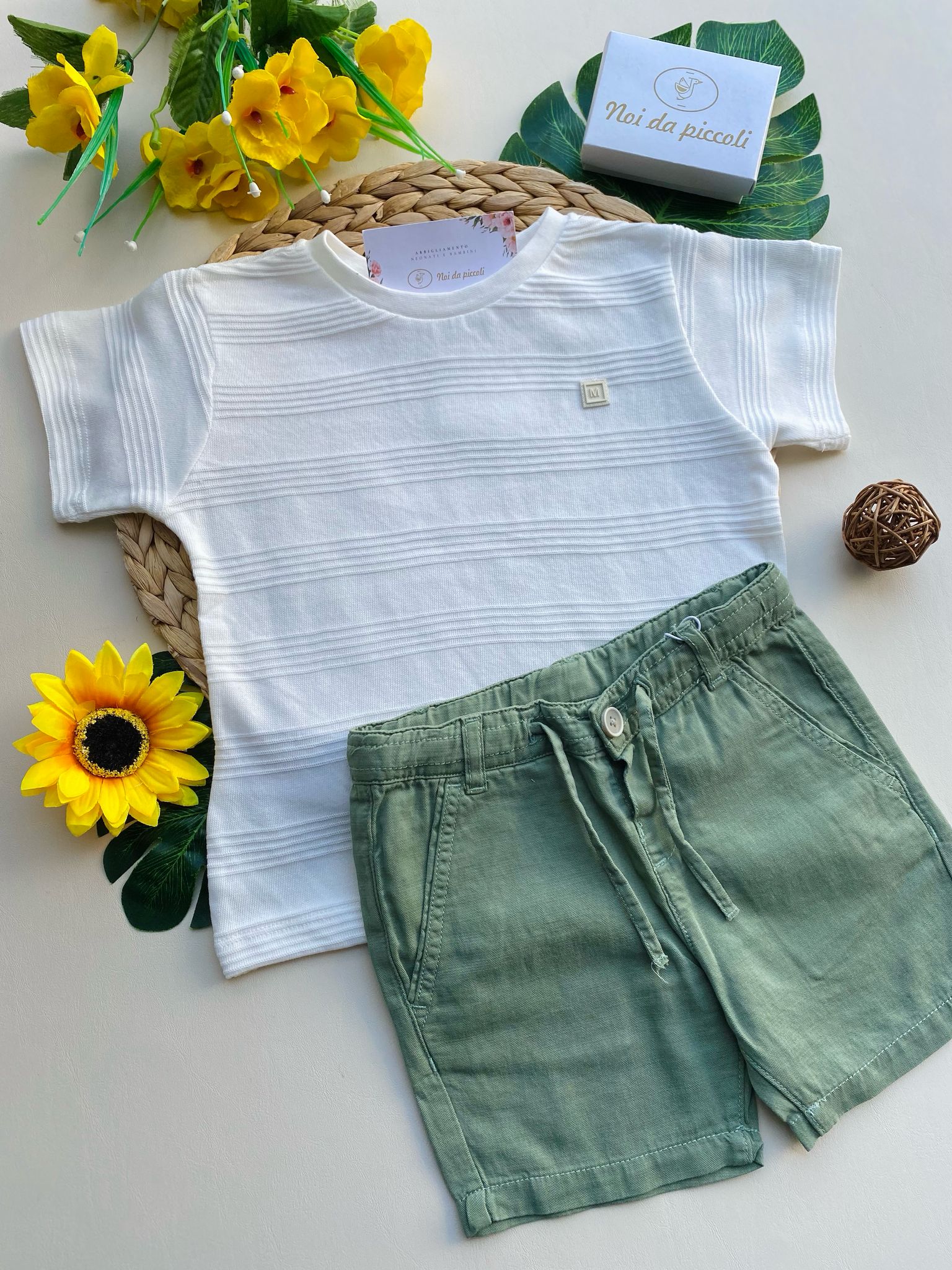 completo 2 pz con pantaloncino verde e magliettina bianca - Noi da piccoli
