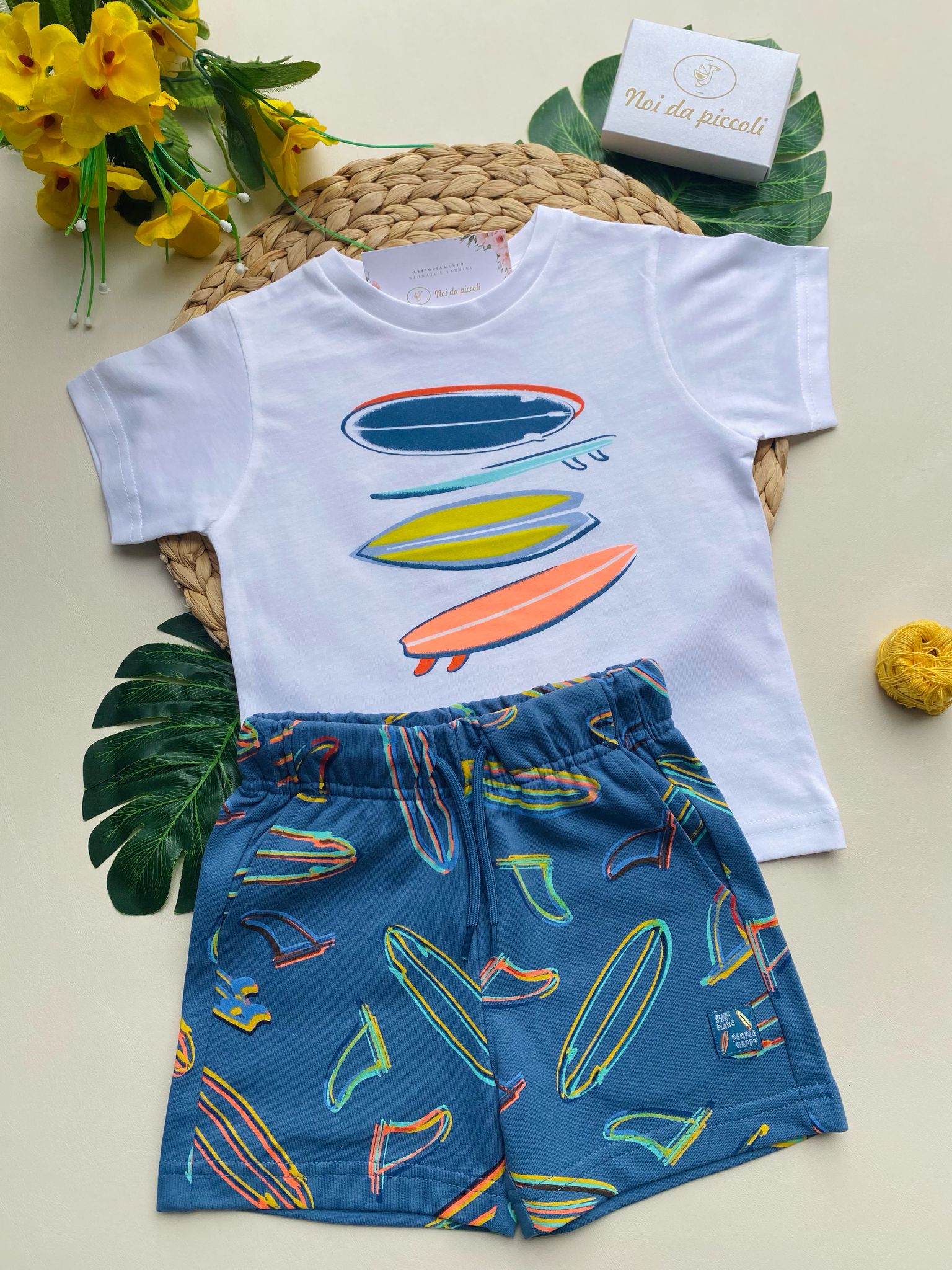 completo 2 pz con pantalone blu a fantasia e magliettina bianca con disegnini - Noi da piccoli