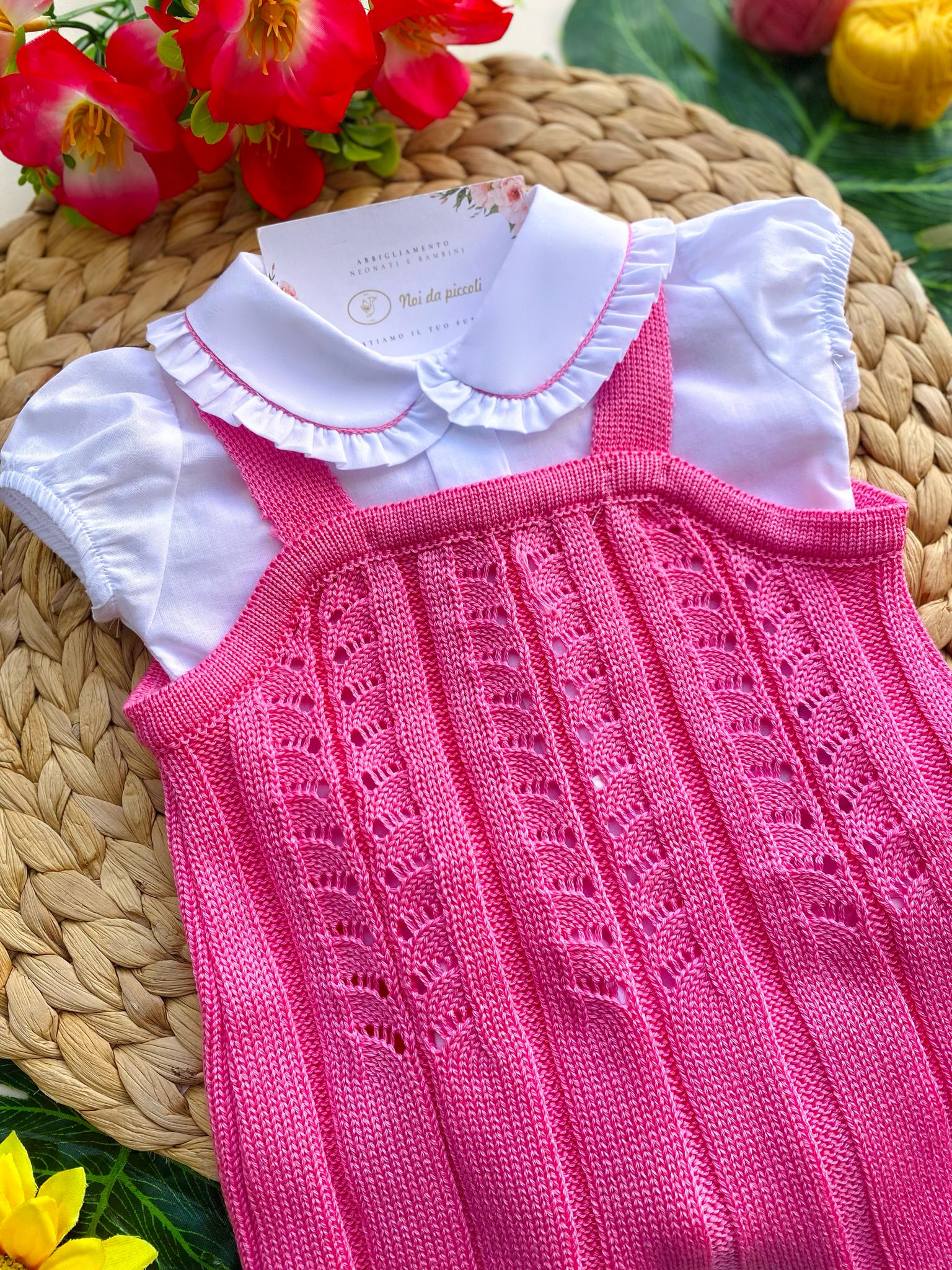 COMPLETO 2 PZ CON SALOPETTE ORTENSIA E MAGLIETTINA BIANCA CON BABBUCCE - Noi da piccoli