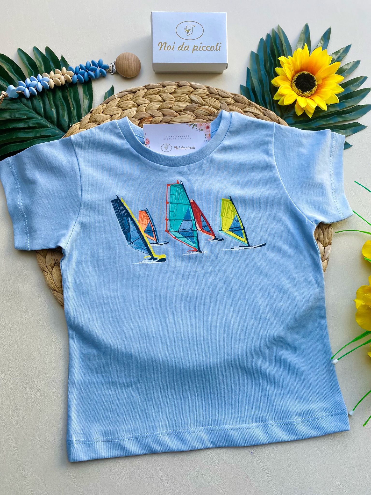 COMPLETO 2 PZ CON UNA MAGLIETTINA BIANCA E UN'ALTRA CIELO CON DISEGNINI - Noi da piccoli