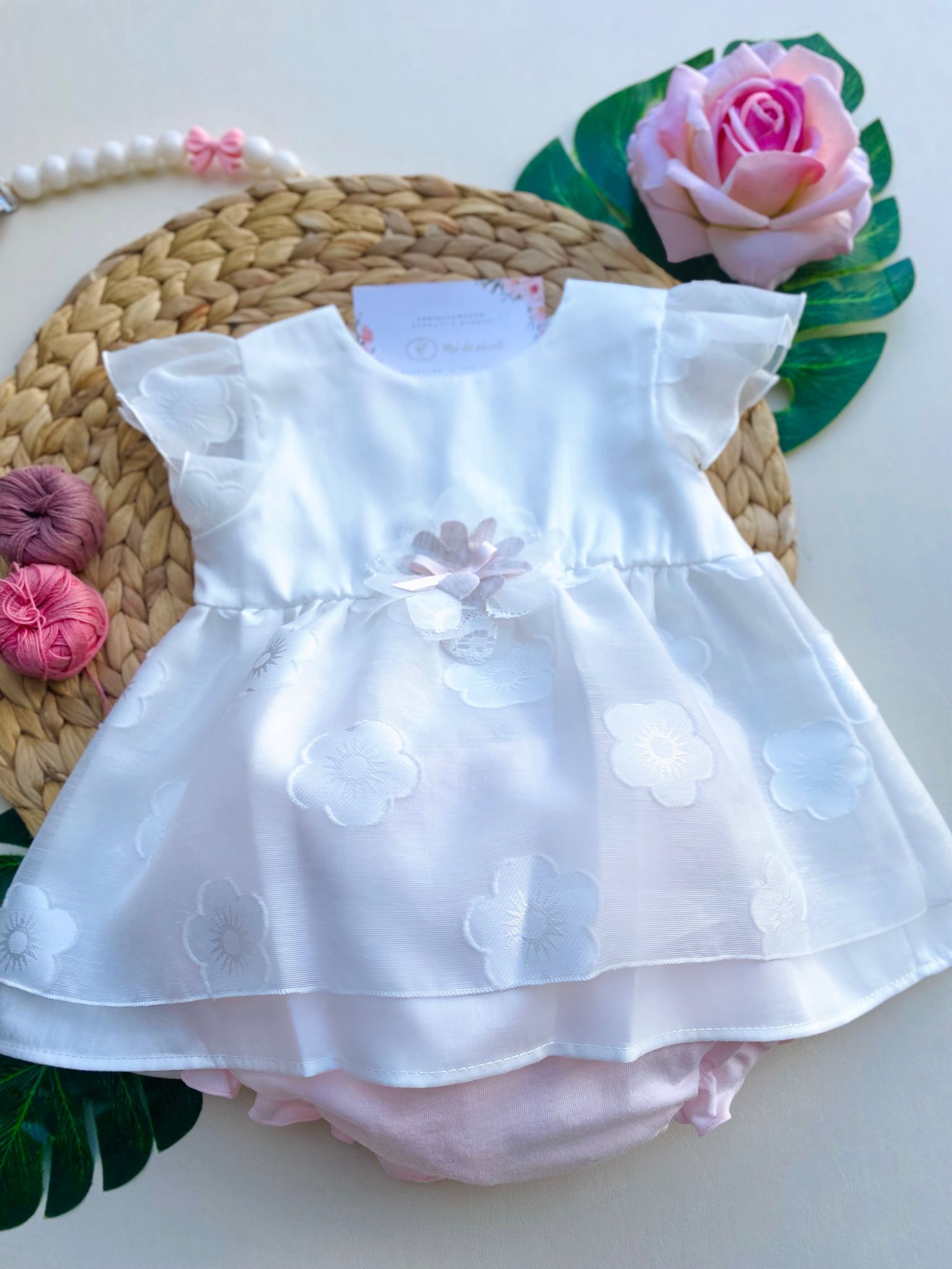 COMPLETO 2 PZ CON VESTINA BIANCA CON FIORELLINI E FIOCCHETTO ROSA E CULOTTINA ROSA - Noi da piccoli