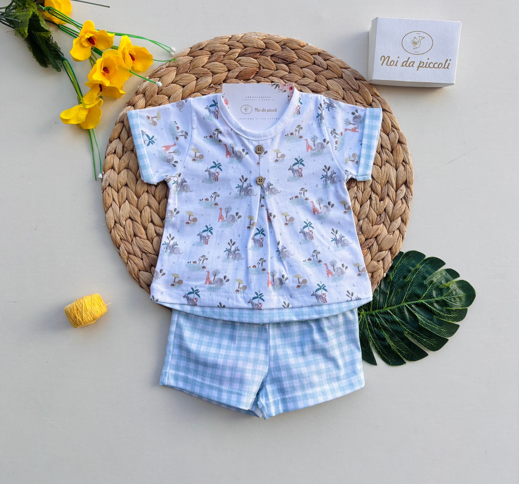 COMPLETO 2 PZ IN COTONE A QUADRONI E ANIMALI SAVANA VERDE - Noi da piccoli