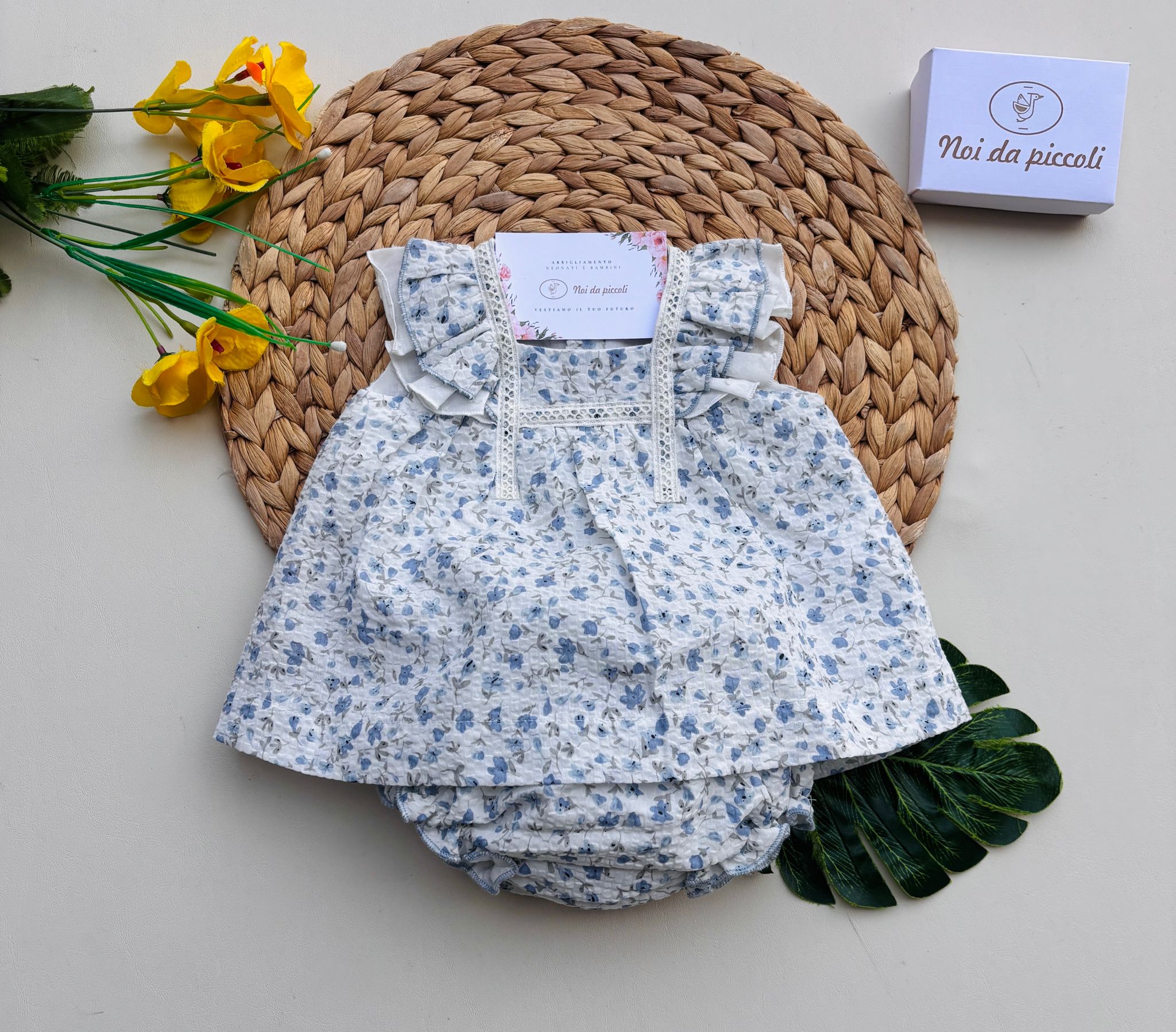 COMPLETO 2 PZ IN COTONE CON FIORELLINI BIANCO CIELO - Noi da piccoli