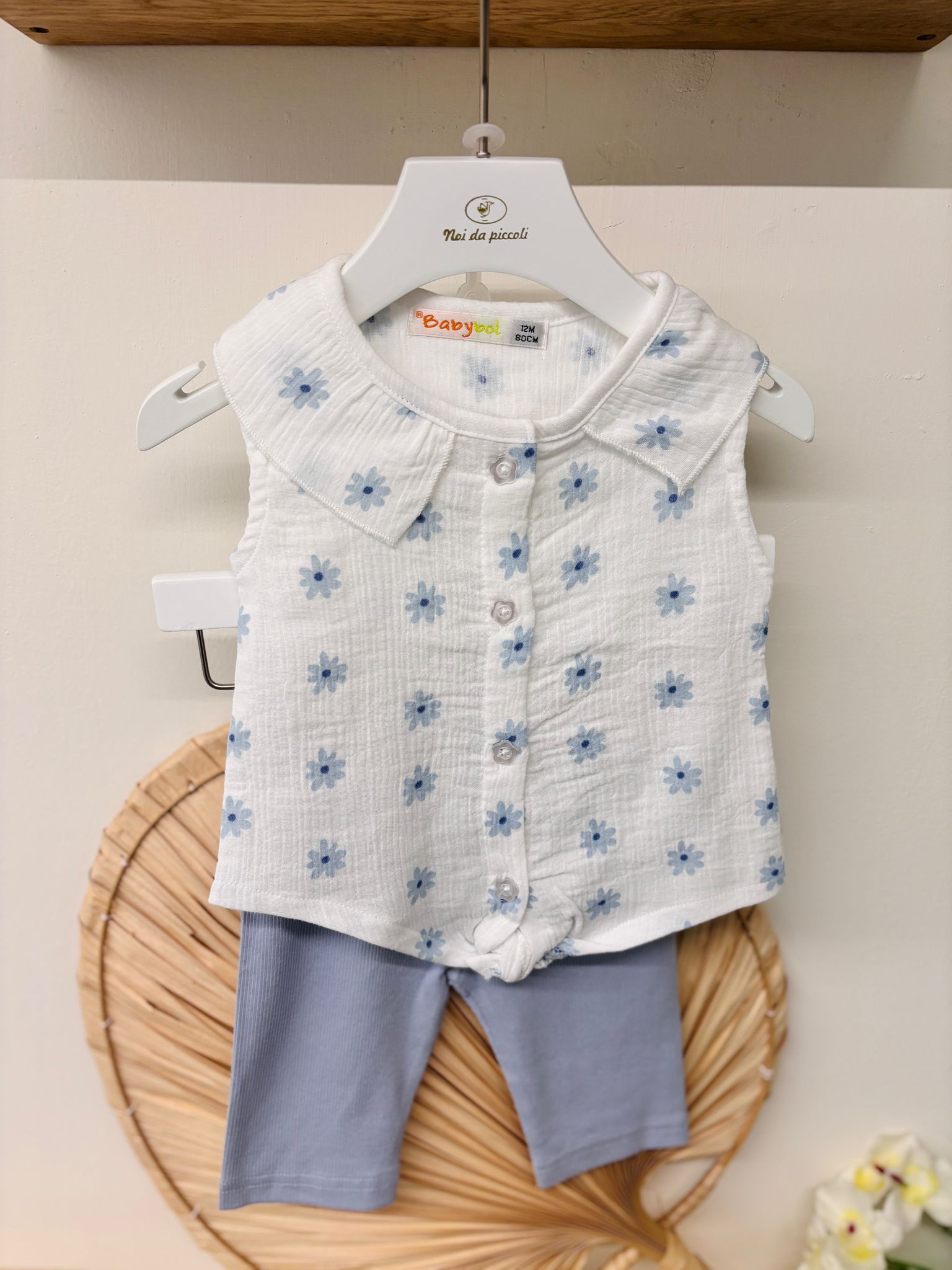 COMPLETO 2 PZ IN COTONE CON FIORELLINI CIELO - Noi da piccoli