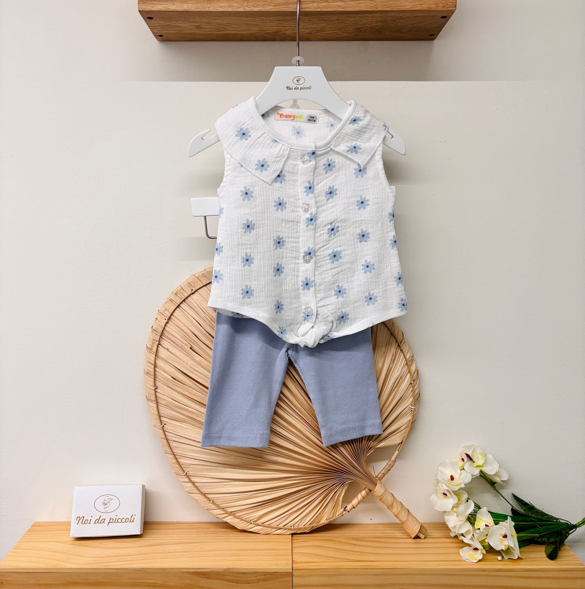 COMPLETO 2 PZ IN COTONE CON FIORELLINI CIELO - Noi da piccoli