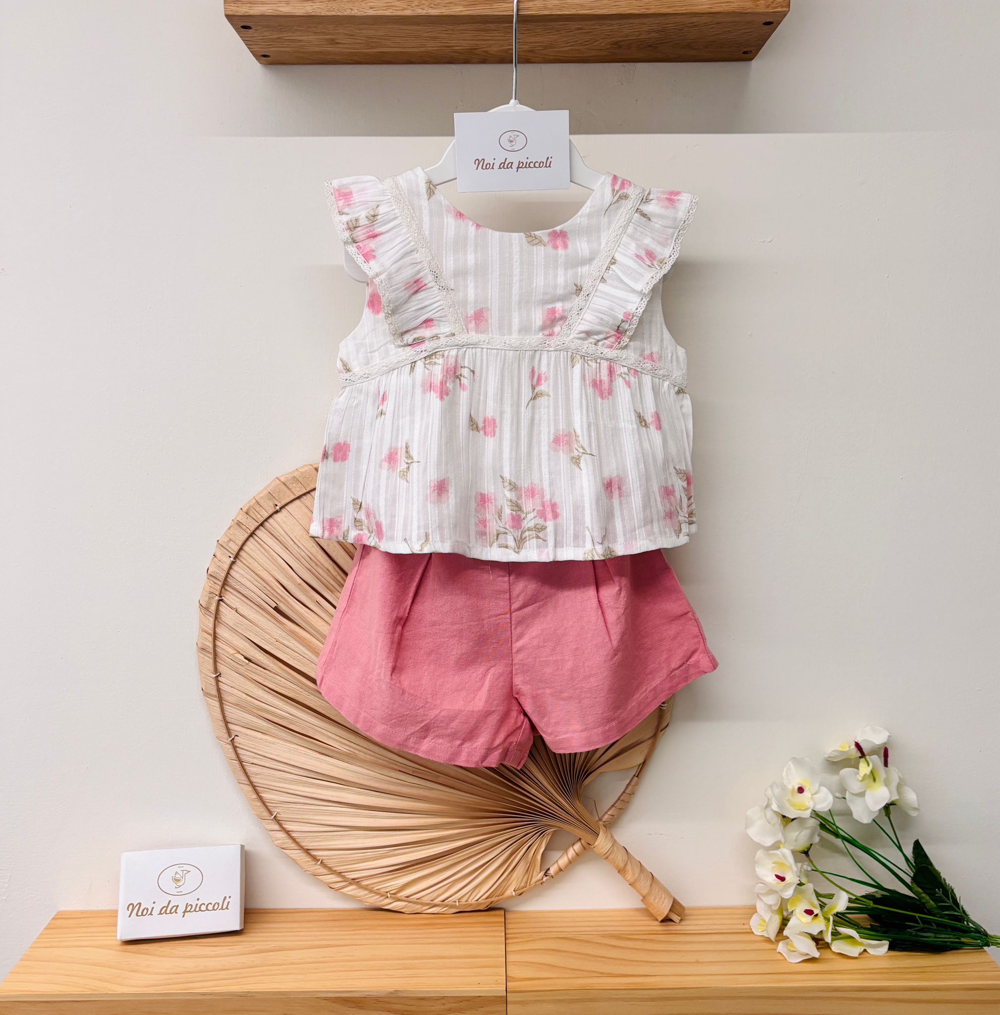 COMPLETO 2 PZ IN COTONE CON FIORI BIANCO ROSA - Noi da piccoli